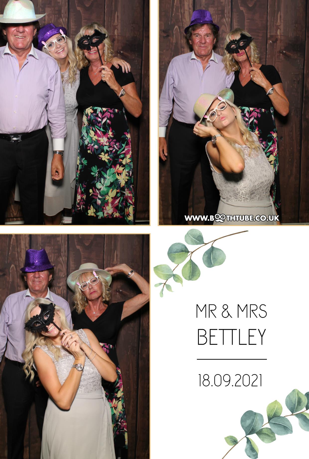 Mr & Mrs Bettley | View more photos from the event at gallery.boothtube.co.uk/u/BoothtubeLtd/Mr-Mrs-Bettley