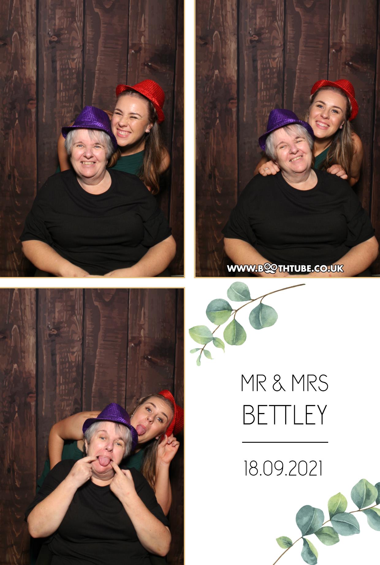 Mr & Mrs Bettley | View more photos from the event at gallery.boothtube.co.uk/u/BoothtubeLtd/Mr-Mrs-Bettley