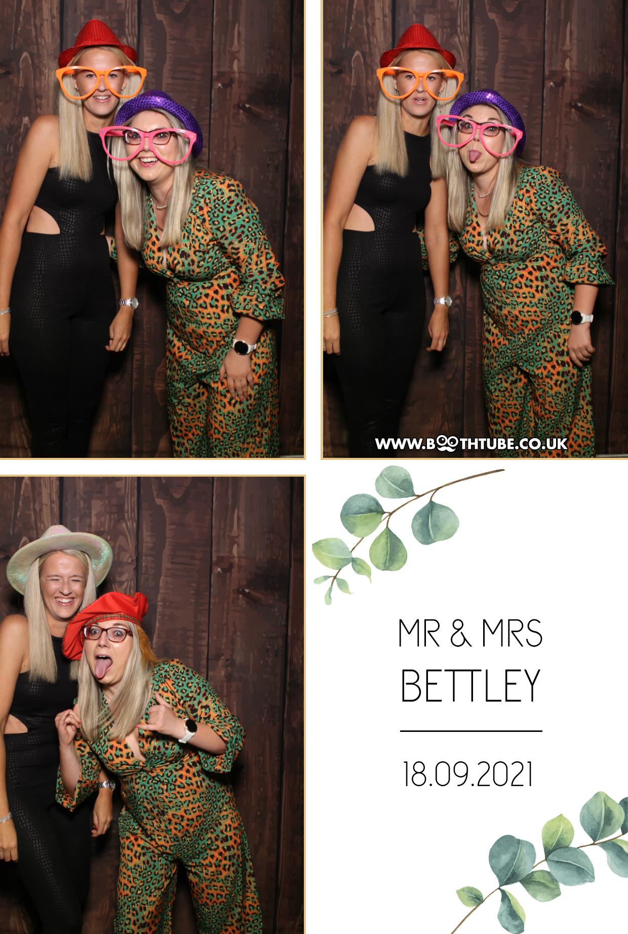 Mr & Mrs Bettley | View more photos from the event at gallery.boothtube.co.uk/u/BoothtubeLtd/Mr-Mrs-Bettley
