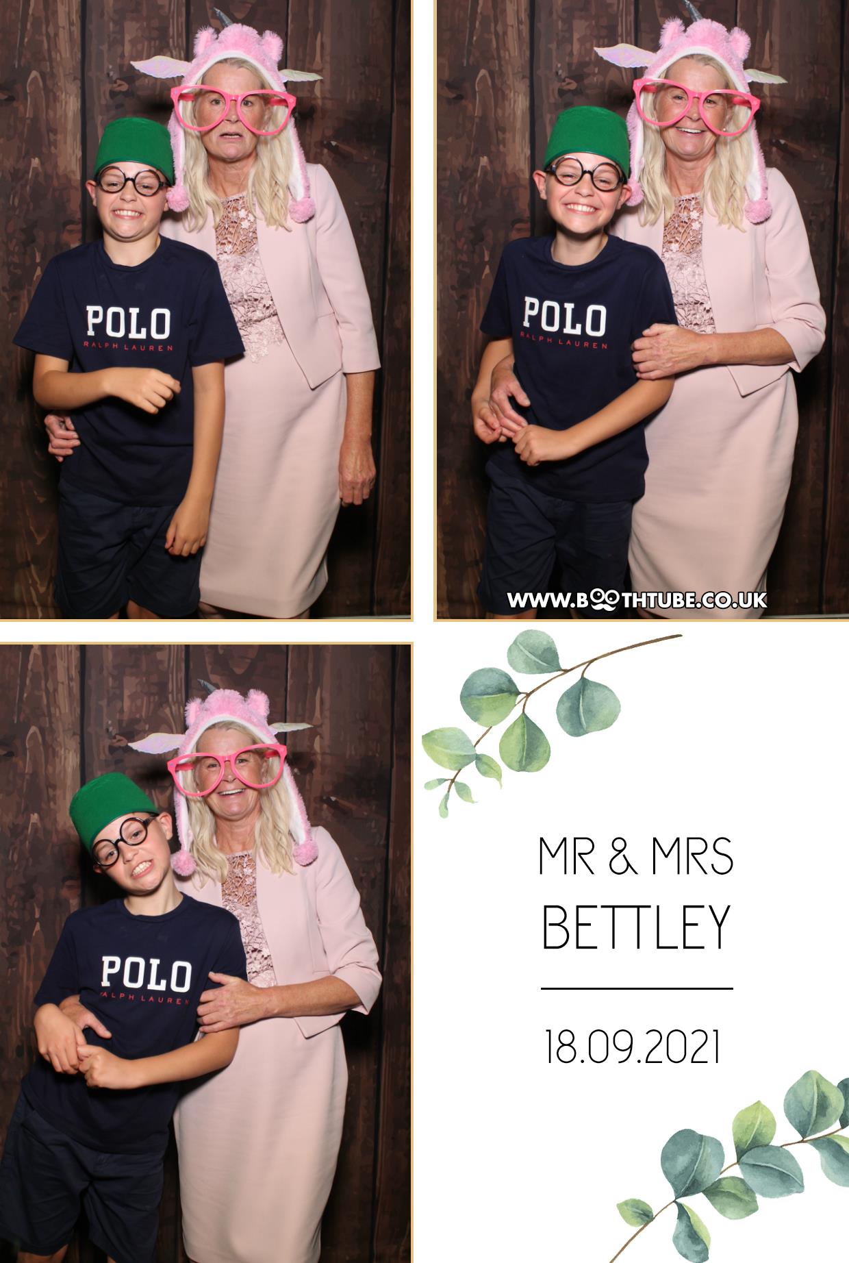 Mr & Mrs Bettley | View more photos from the event at gallery.boothtube.co.uk/u/BoothtubeLtd/Mr-Mrs-Bettley