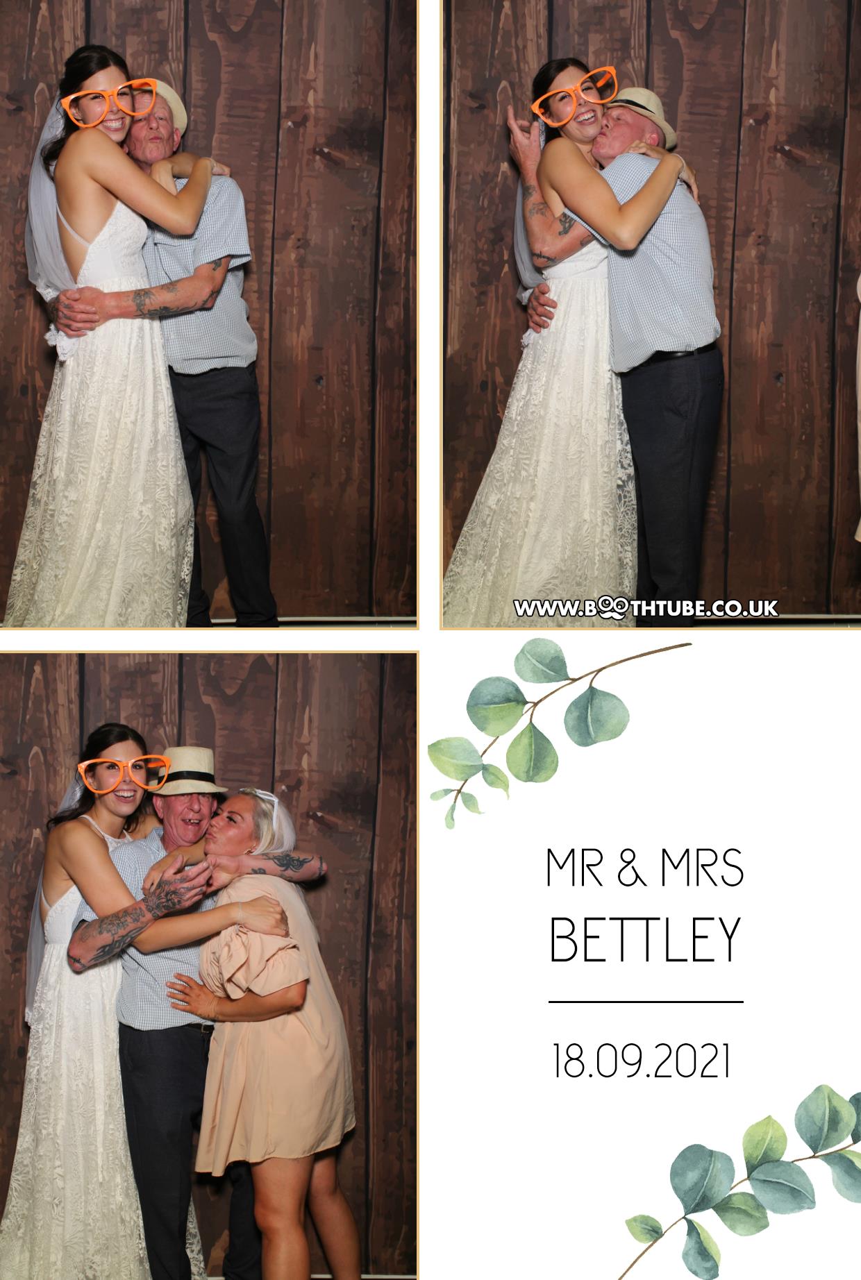 Mr & Mrs Bettley | View more photos from the event at gallery.boothtube.co.uk/u/BoothtubeLtd/Mr-Mrs-Bettley