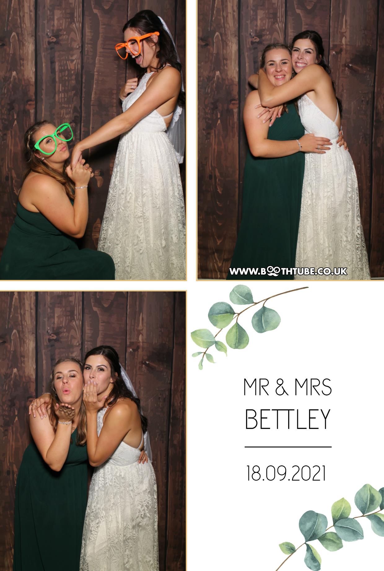 Mr & Mrs Bettley | View more photos from the event at gallery.boothtube.co.uk/u/BoothtubeLtd/Mr-Mrs-Bettley