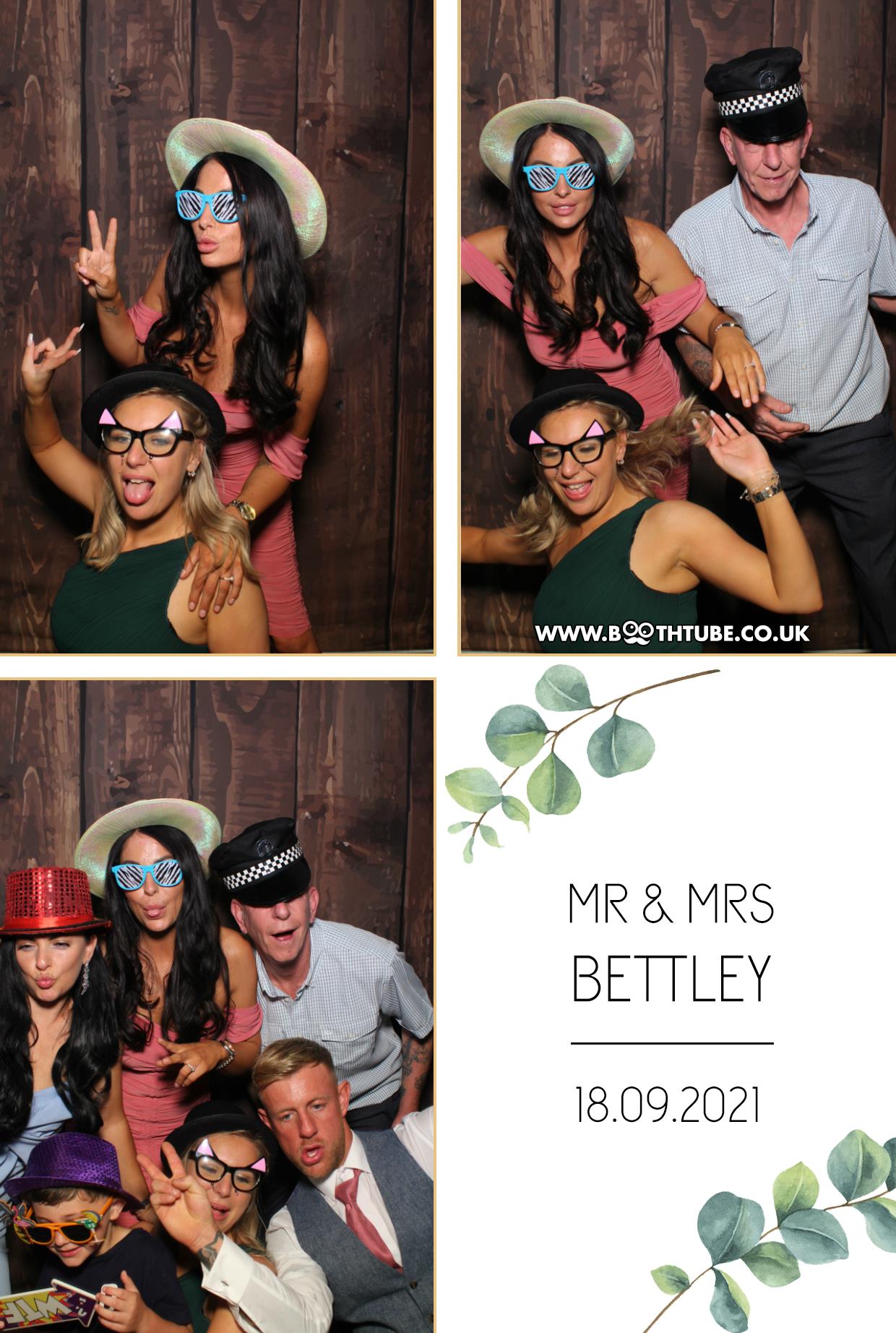 Mr & Mrs Bettley | View more photos from the event at gallery.boothtube.co.uk/u/BoothtubeLtd/Mr-Mrs-Bettley
