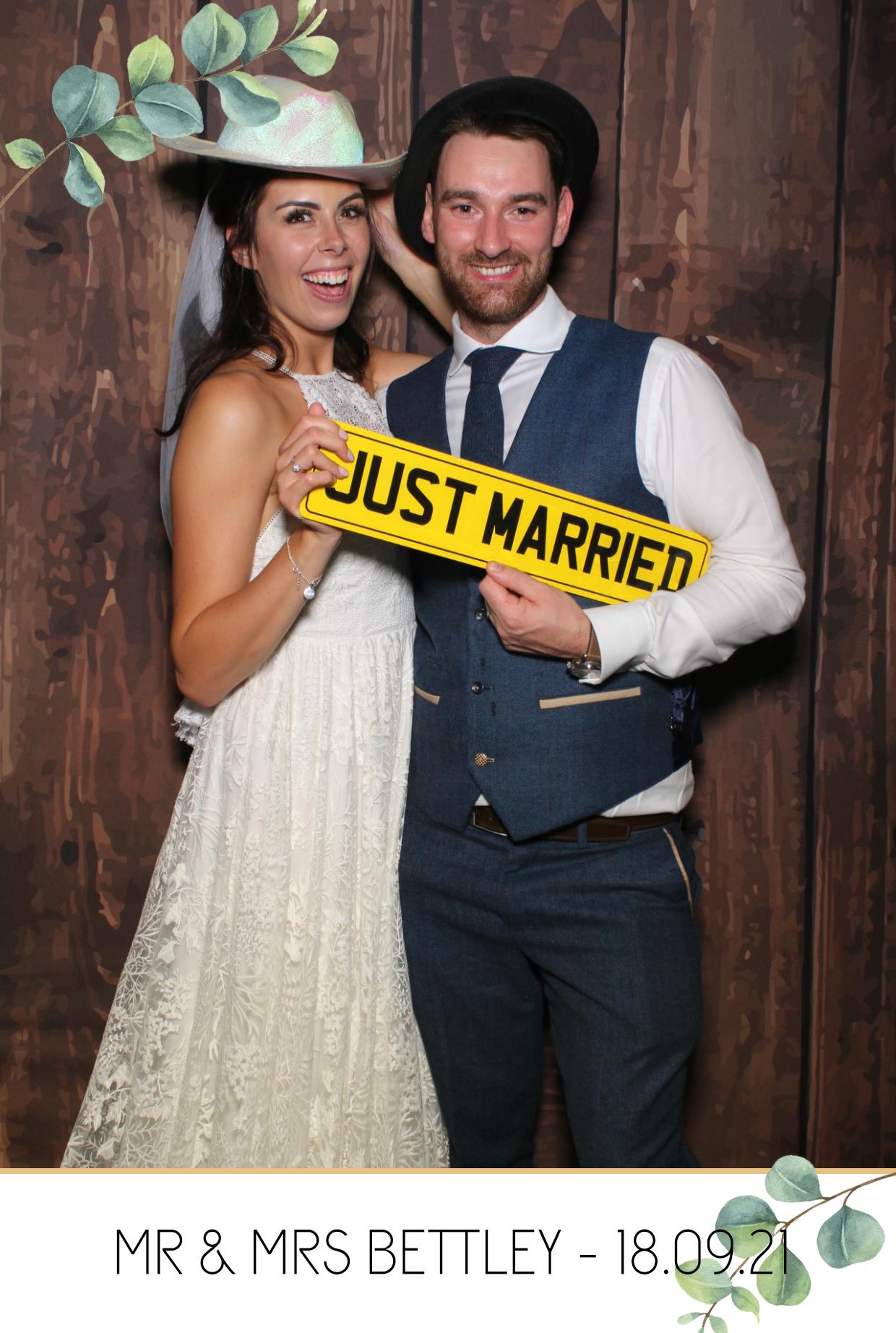 Mr & Mrs Bettley | View more photos from the event at gallery.boothtube.co.uk/u/BoothtubeLtd/Mr-Mrs-Bettley