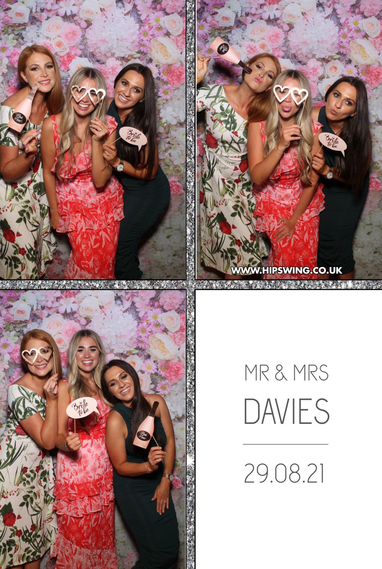 Mr & Mrs Davies | View more photos from the event at gallery.boothtube.co.uk/u/BoothtubeLtd/Mr-Mrs-Davies