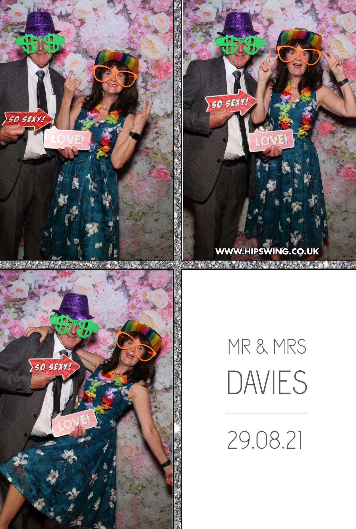 Mr & Mrs Davies | View more photos from the event at gallery.boothtube.co.uk/u/BoothtubeLtd/Mr-Mrs-Davies