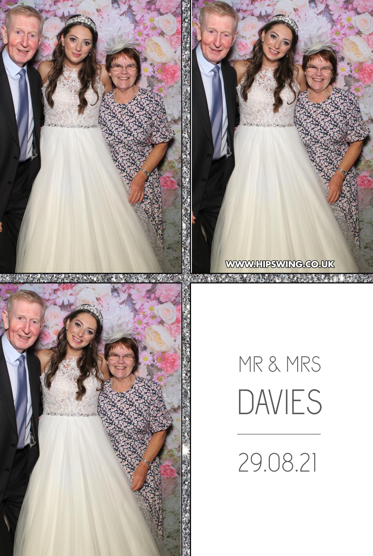 Mr & Mrs Davies | View more photos from the event at gallery.boothtube.co.uk/u/BoothtubeLtd/Mr-Mrs-Davies