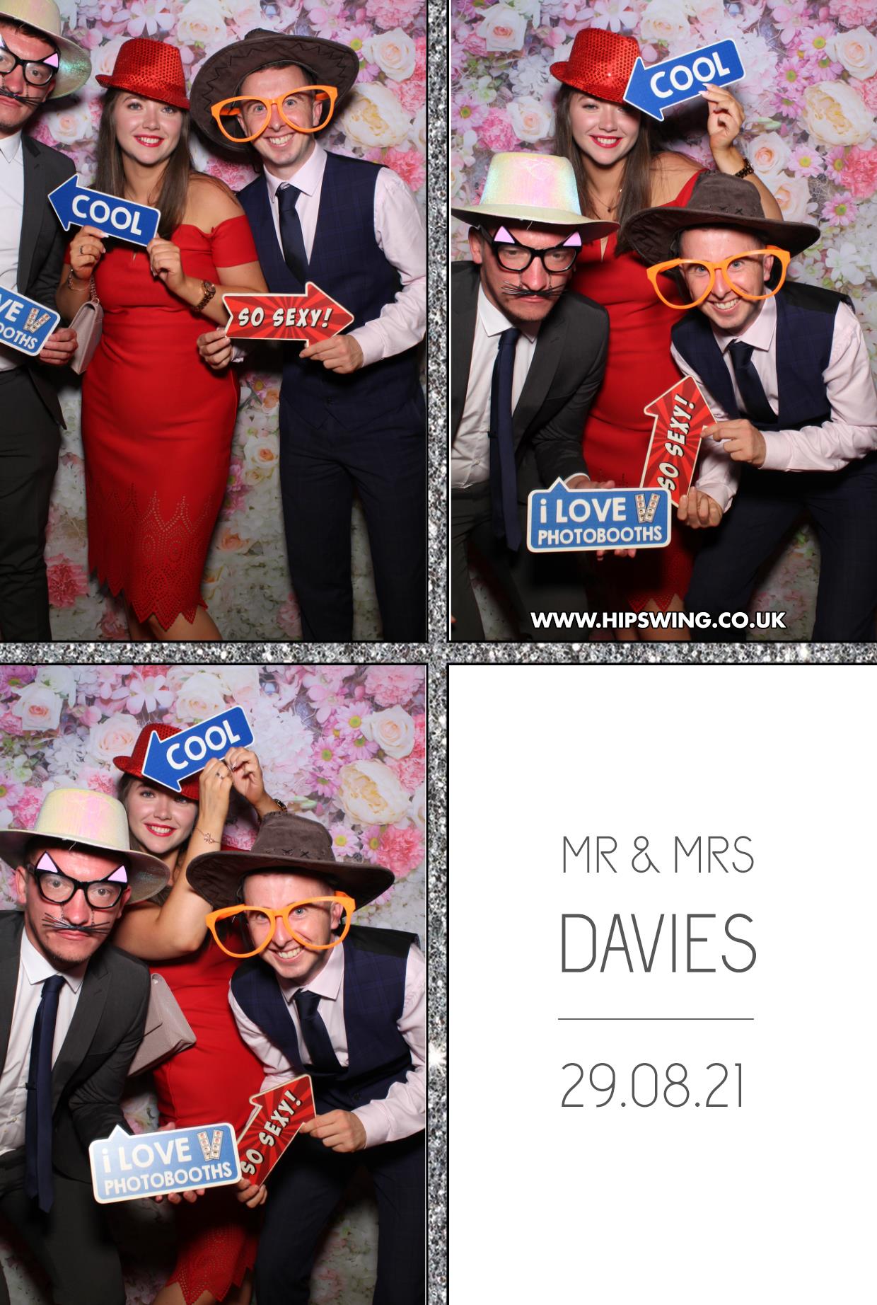 Mr & Mrs Davies | View more photos from the event at gallery.boothtube.co.uk/u/BoothtubeLtd/Mr-Mrs-Davies