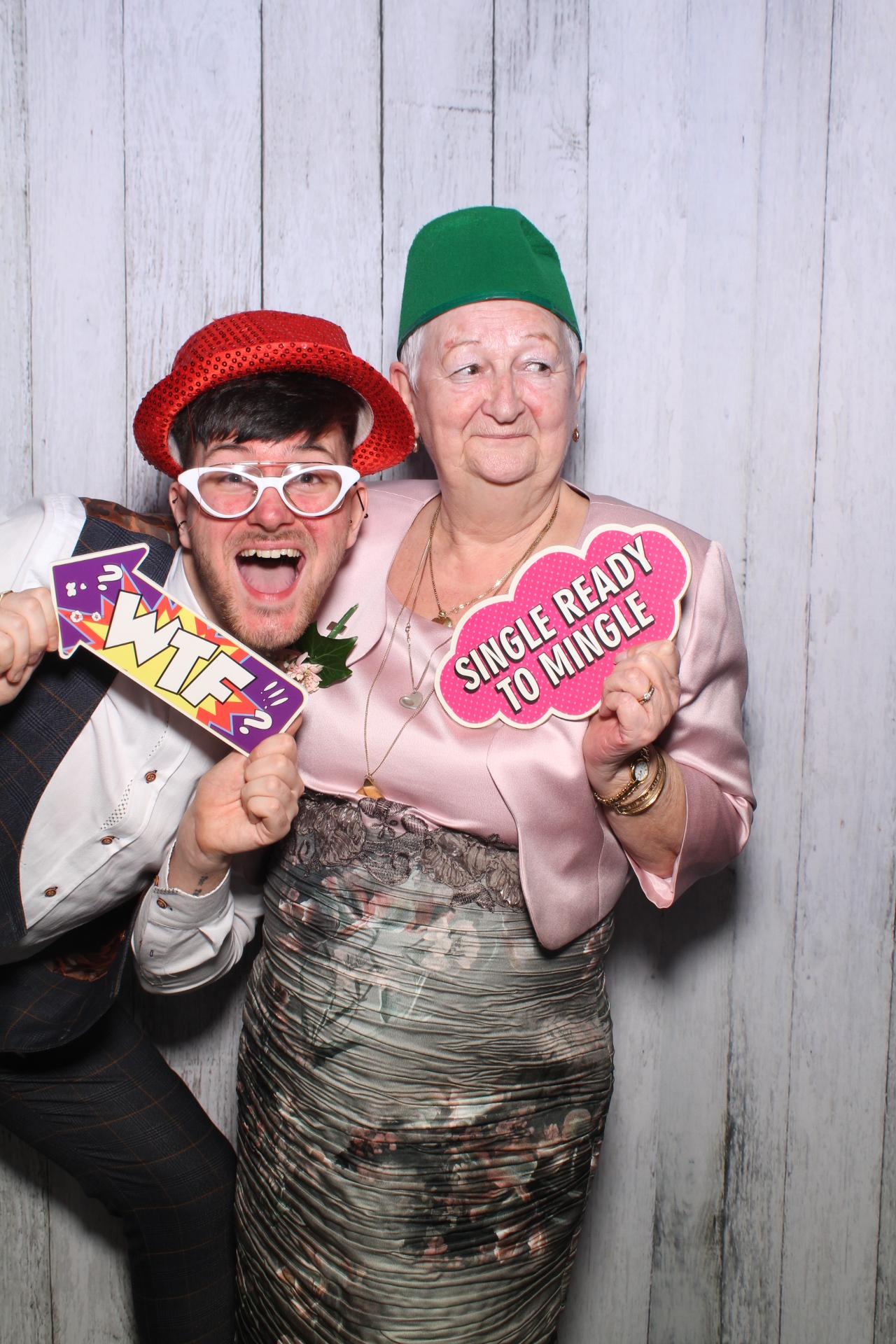 Mr & Mrs Weerdenburg | View more photos from the event at gallery.boothtube.co.uk/u/BoothtubeLtd/Mr-Mrs-Weerdenburg