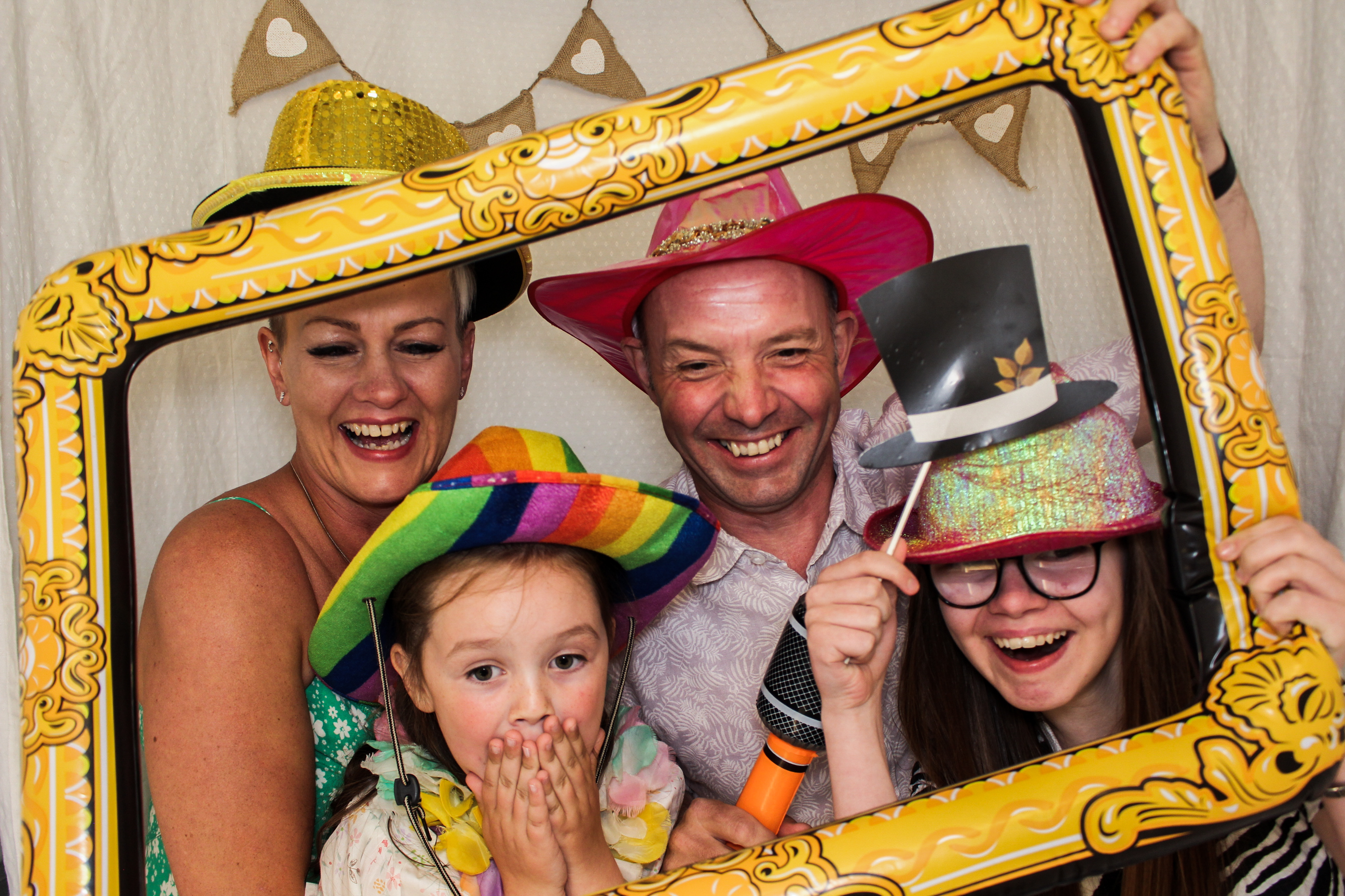 Amy & Jonny's Wedding Party | View more photos from the event at gallery.capturecube.co.uk/u/Capture-Cube/Amy-Jonnys-Wedding-Party
