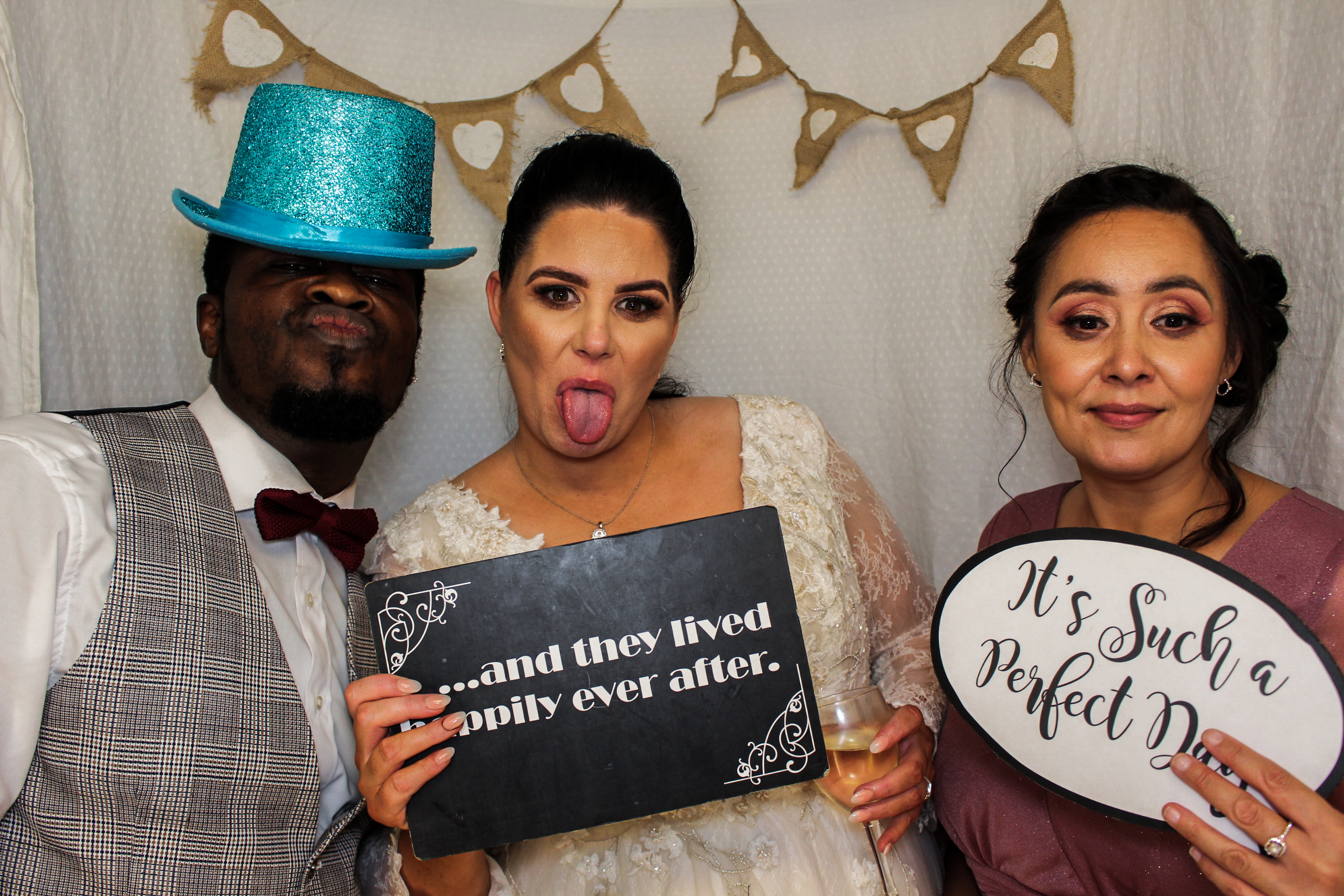 Laura & Deji's Wedding | View more photos from the event at gallery.capturecube.co.uk/u/Capture-Cube/Laura-Dejis-Wedding