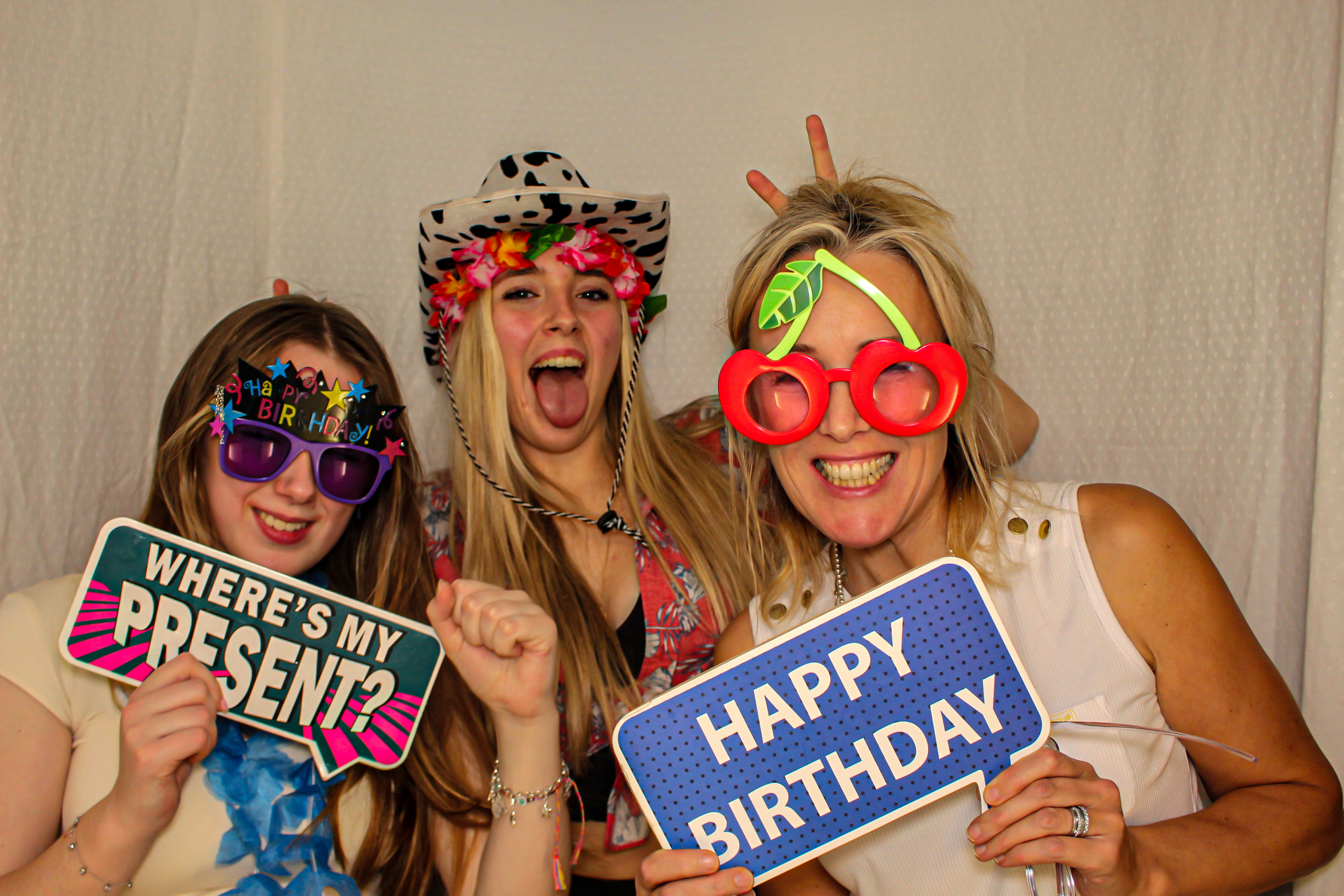 Connie's 16th Birthday Party | View more photos from the event at gallery.capturecube.co.uk/u/Capture-Cube/Connies-16th-Birthday-Party