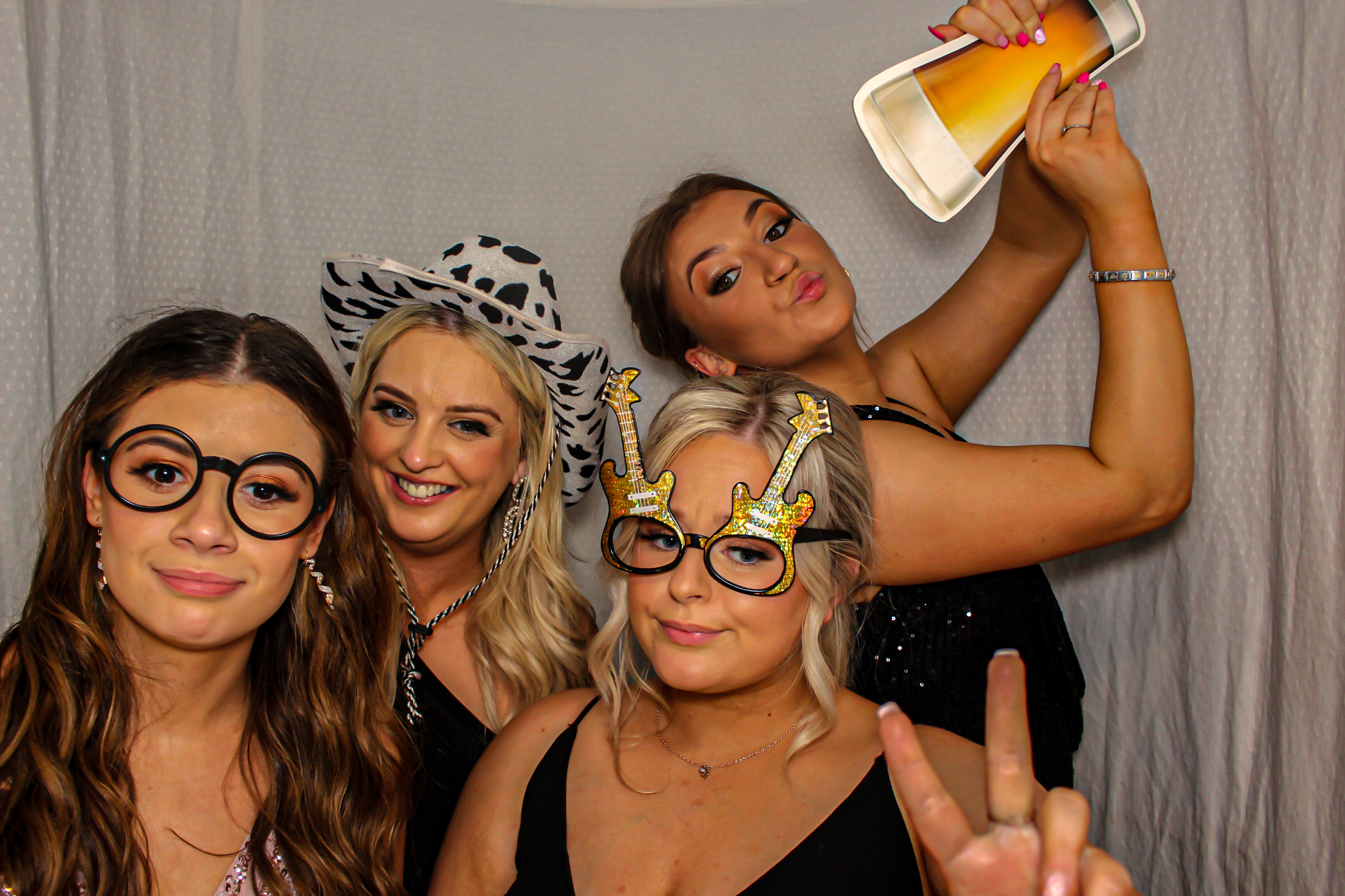 Ulster University Nursing Ball 2023 | View more photos from the event at gallery.capturecube.co.uk/u/Capture-Cube/Ulster-University-Nursing-Ball-2023