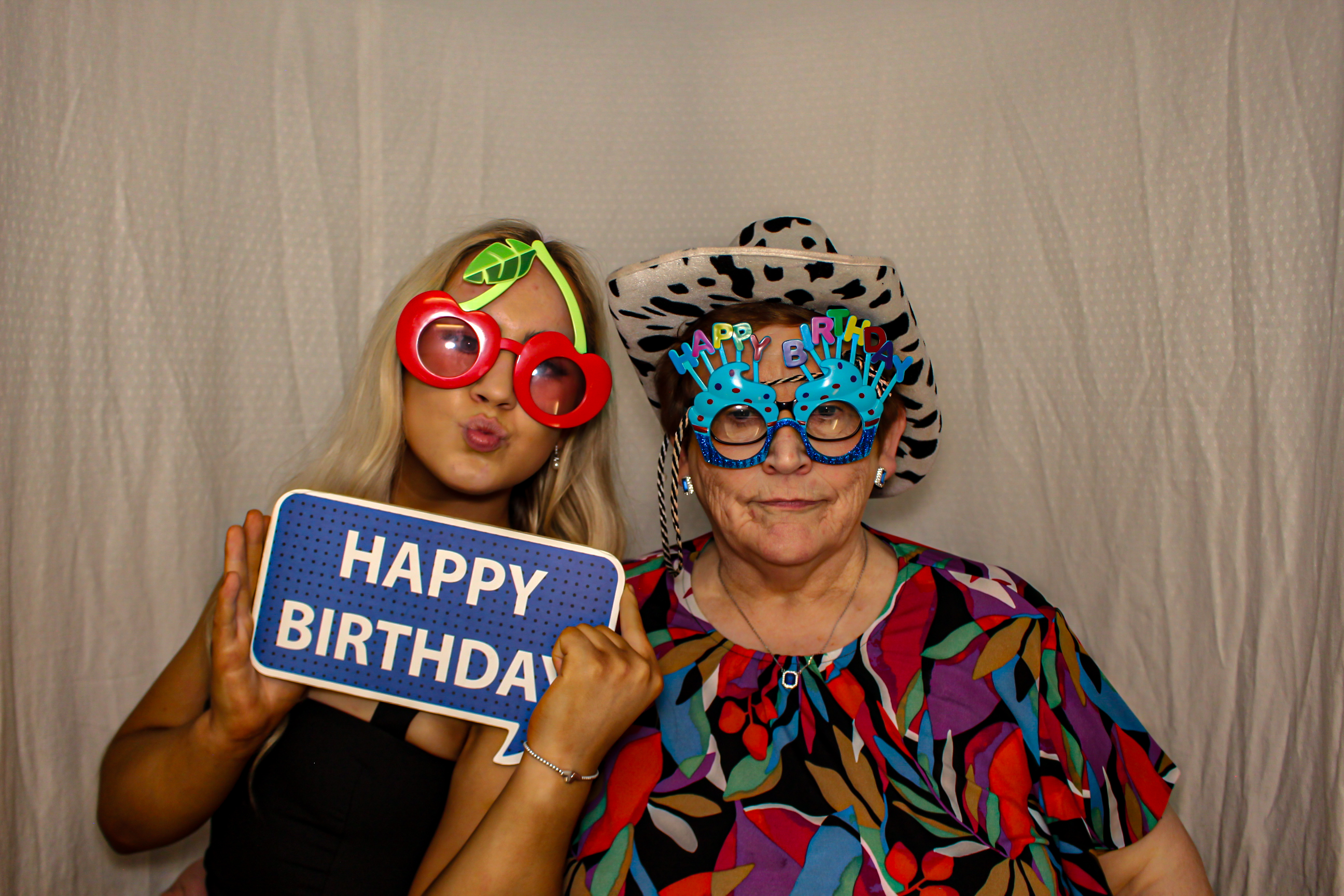 Mary's 70th Birthday Party | View more photos from the event at gallery.capturecube.co.uk/u/Capture-Cube/Marys-70th-Birthday-Party-0