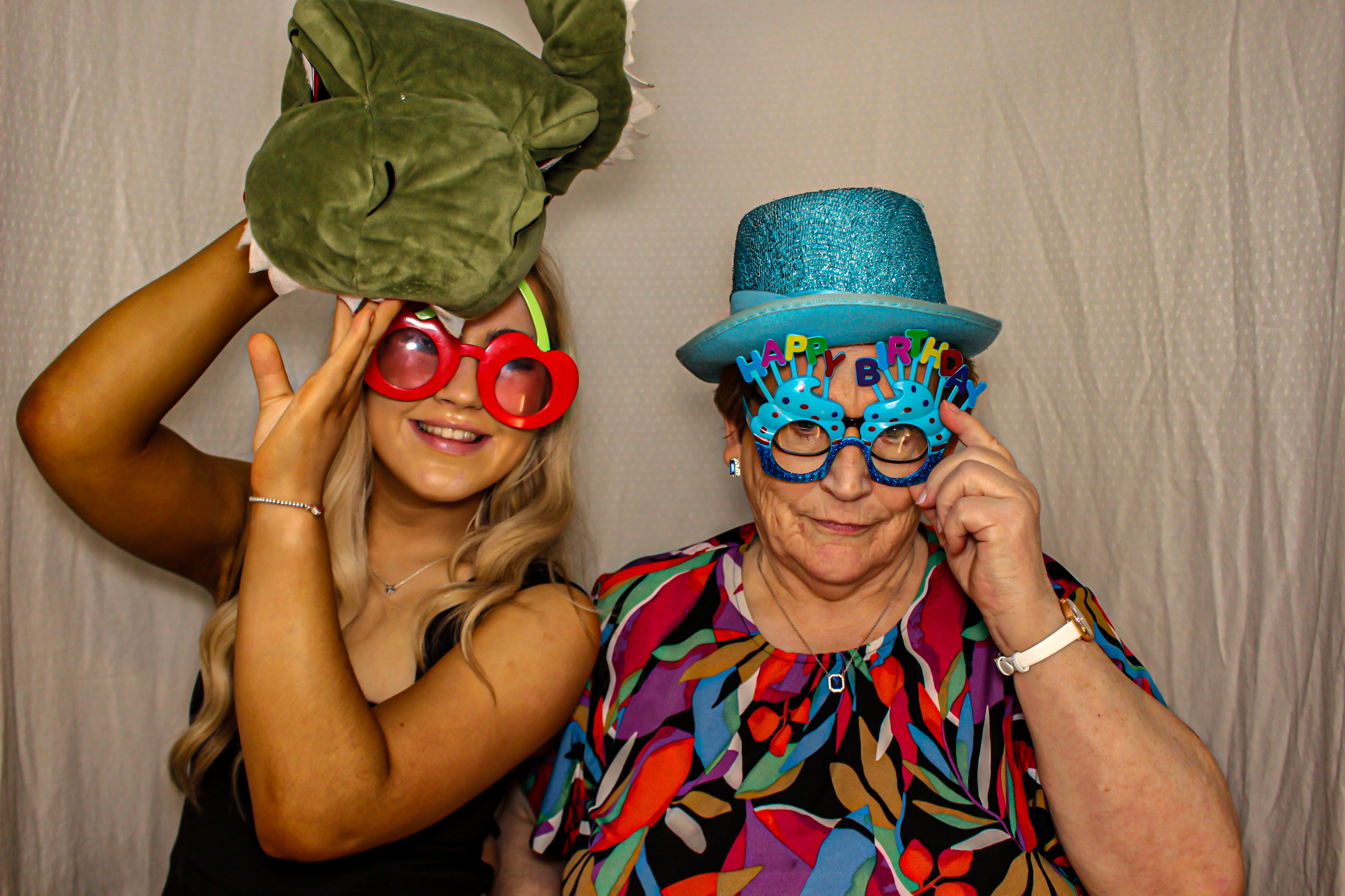 Mary's 70th Birthday Party | View more photos from the event at gallery.capturecube.co.uk/u/Capture-Cube/Marys-70th-Birthday-Party-0