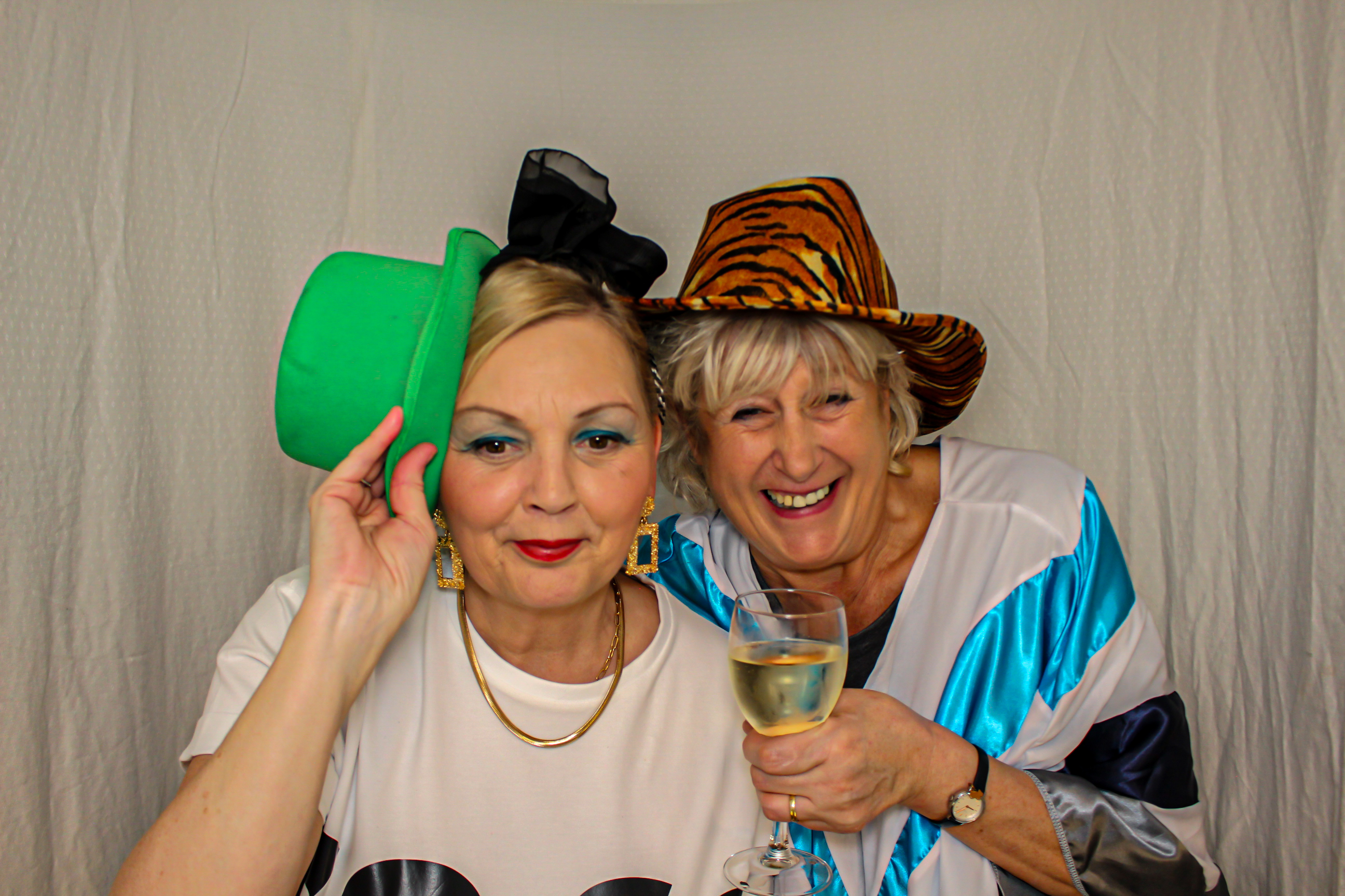 Heather & Robin's 60th Birthday Party | View more photos from the event at gallery.capturecube.co.uk/u/Capture-Cube/Heather-Robins-60th-Birthday-Party