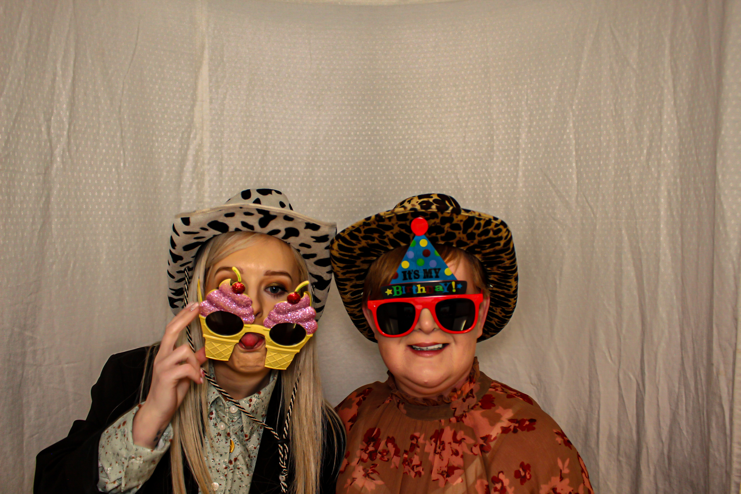 Heather & Robin's 60th Birthday Party | View more photos from the event at gallery.capturecube.co.uk/u/Capture-Cube/Heather-Robins-60th-Birthday-Party