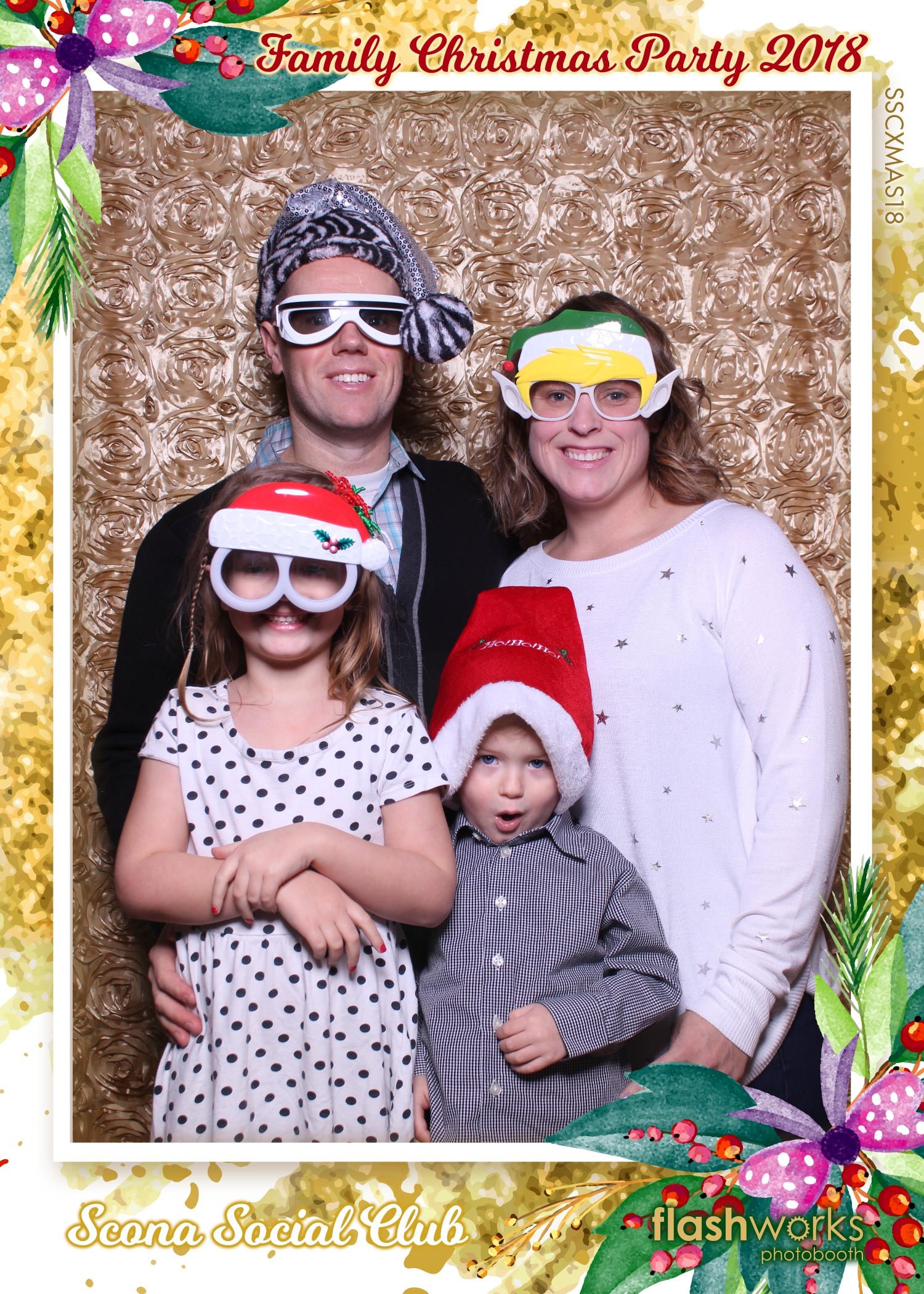 Scona Social Club Family Christmas Party | View more photos from the event at gallery.flashworksphotobooth.com/u/FlashworksPhotoboothInc/Scona-Social-Club-Family-Christmas-Party