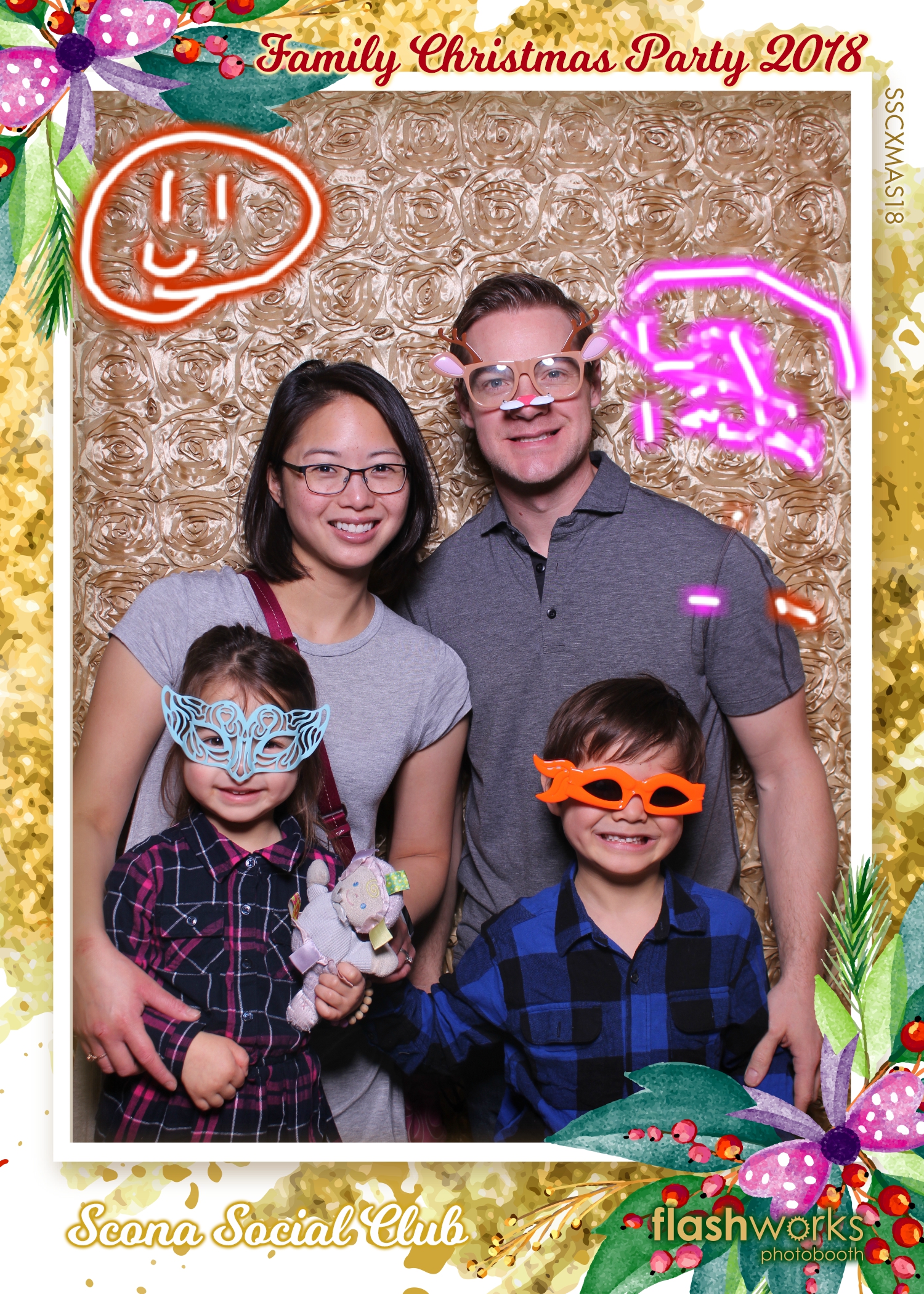 Scona Social Club Family Christmas Party | View more photos from the event at gallery.flashworksphotobooth.com/u/FlashworksPhotoboothInc/Scona-Social-Club-Family-Christmas-Party