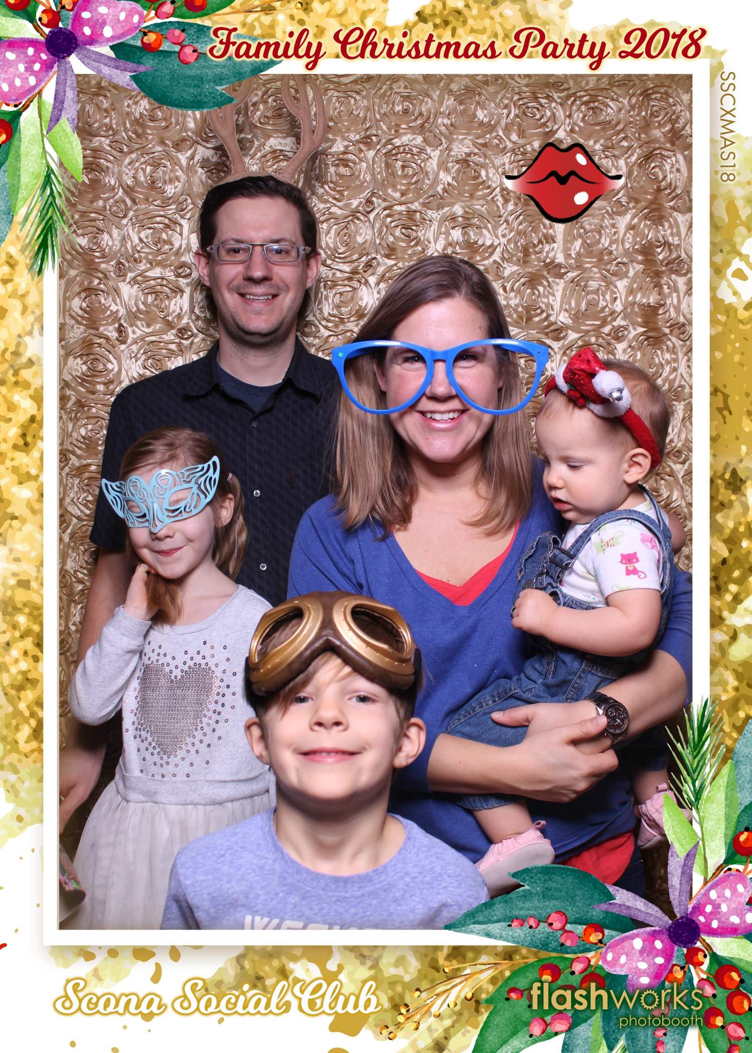 Scona Social Club Family Christmas Party | View more photos from the event at gallery.flashworksphotobooth.com/u/FlashworksPhotoboothInc/Scona-Social-Club-Family-Christmas-Party