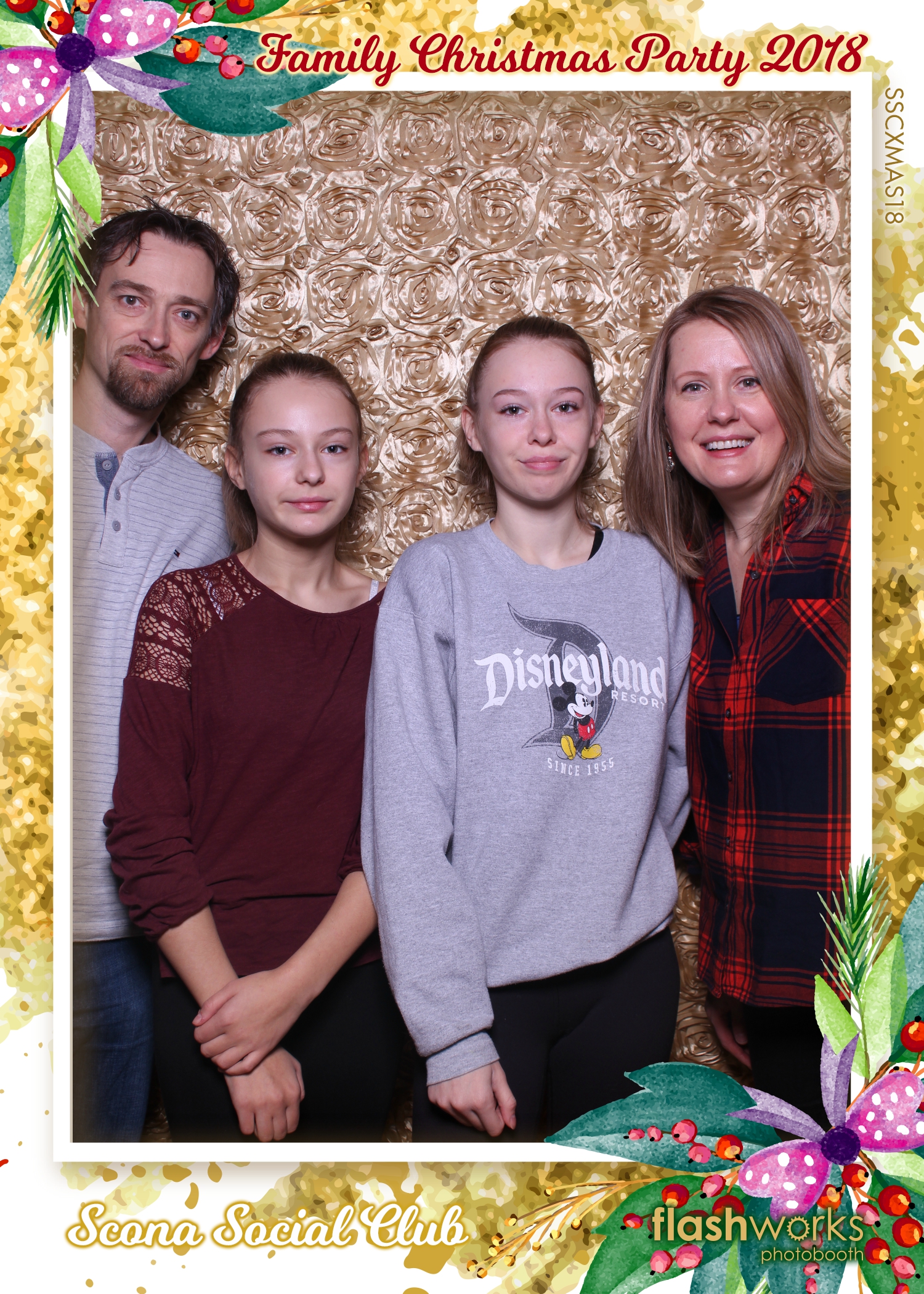 Scona Social Club Family Christmas Party | View more photos from the event at gallery.flashworksphotobooth.com/u/FlashworksPhotoboothInc/Scona-Social-Club-Family-Christmas-Party