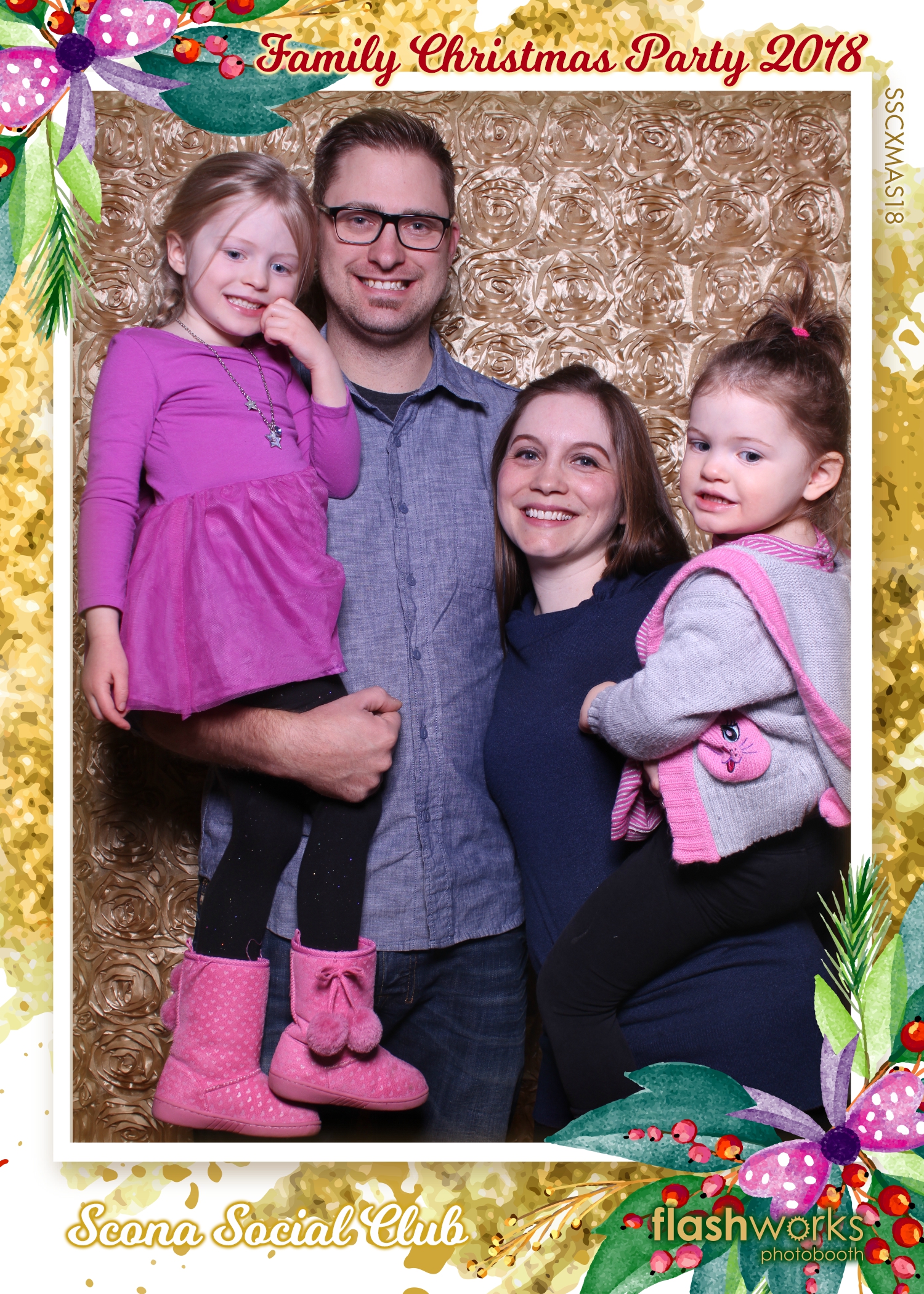 Scona Social Club Family Christmas Party | View more photos from the event at gallery.flashworksphotobooth.com/u/FlashworksPhotoboothInc/Scona-Social-Club-Family-Christmas-Party