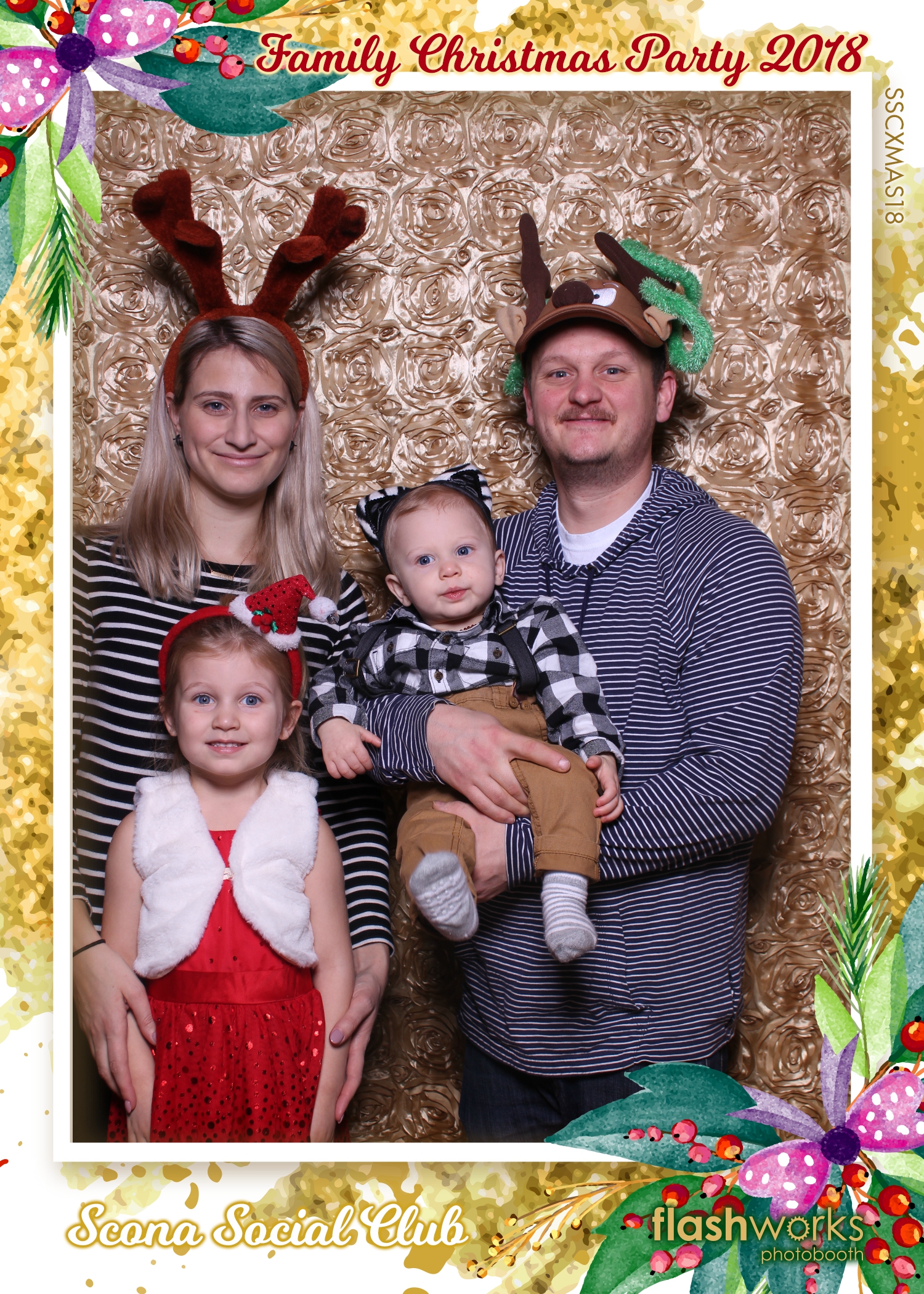 Scona Social Club Family Christmas Party | View more photos from the event at gallery.flashworksphotobooth.com/u/FlashworksPhotoboothInc/Scona-Social-Club-Family-Christmas-Party