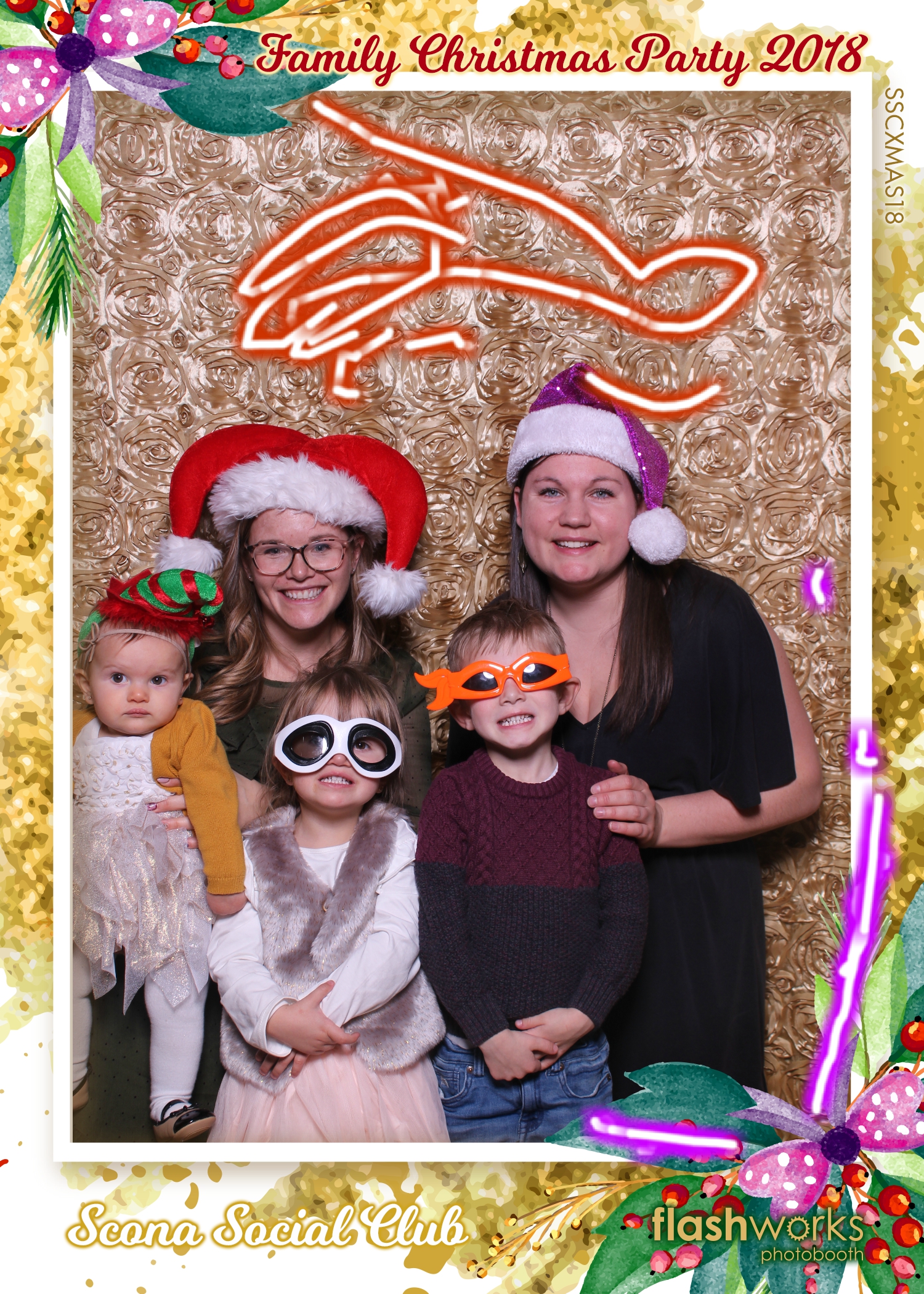 Scona Social Club Family Christmas Party | View more photos from the event at gallery.flashworksphotobooth.com/u/FlashworksPhotoboothInc/Scona-Social-Club-Family-Christmas-Party