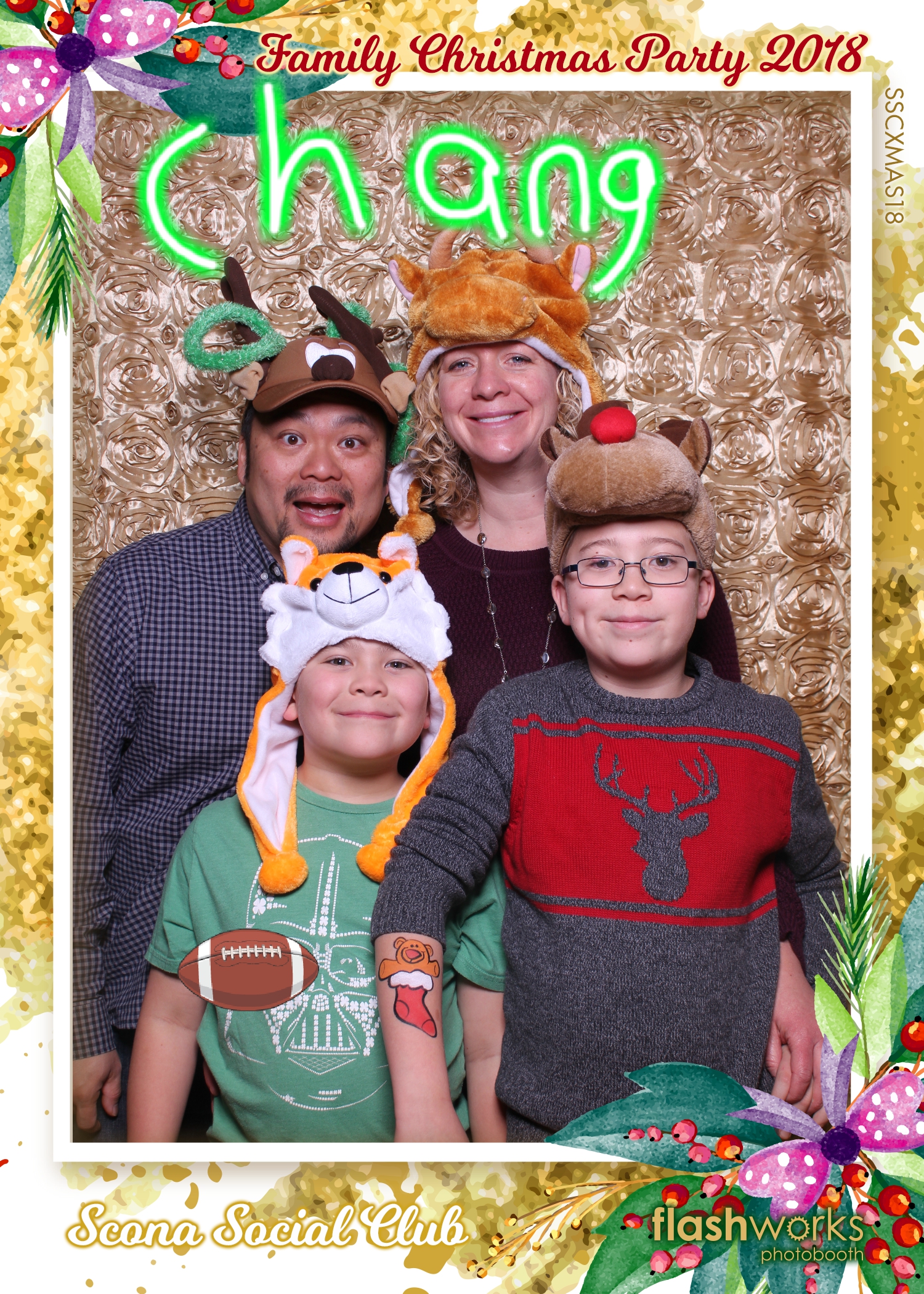 Scona Social Club Family Christmas Party | View more photos from the event at gallery.flashworksphotobooth.com/u/FlashworksPhotoboothInc/Scona-Social-Club-Family-Christmas-Party