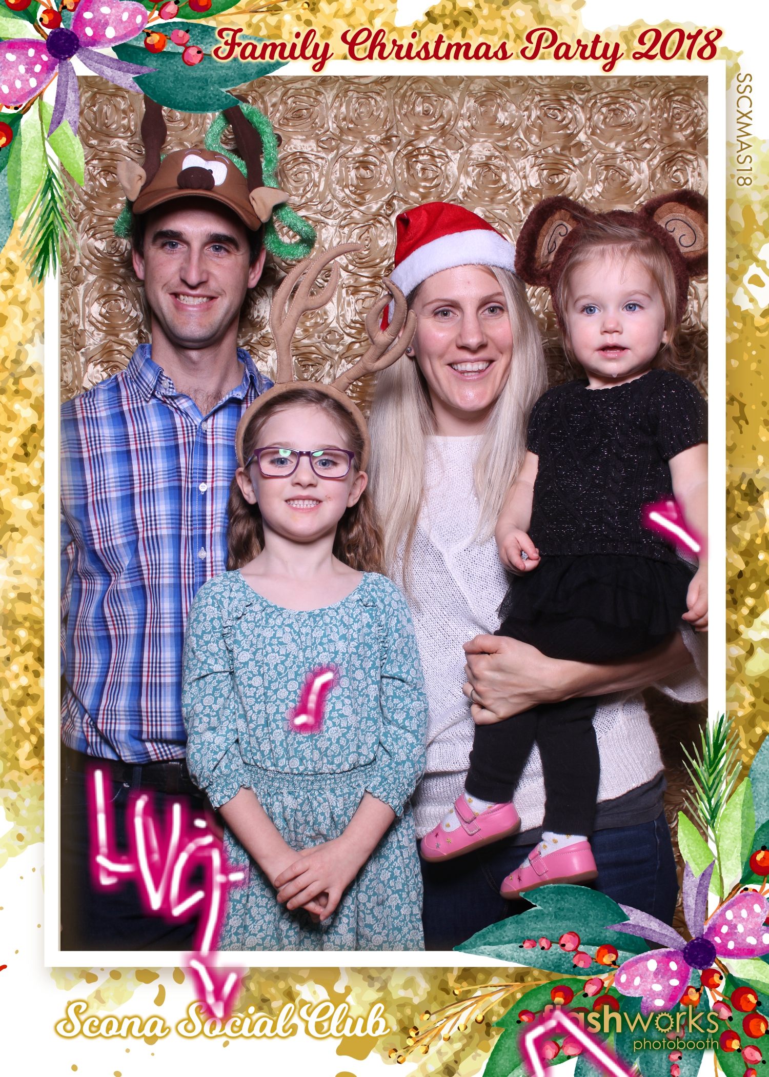 Scona Social Club Family Christmas Party | View more photos from the event at gallery.flashworksphotobooth.com/u/FlashworksPhotoboothInc/Scona-Social-Club-Family-Christmas-Party