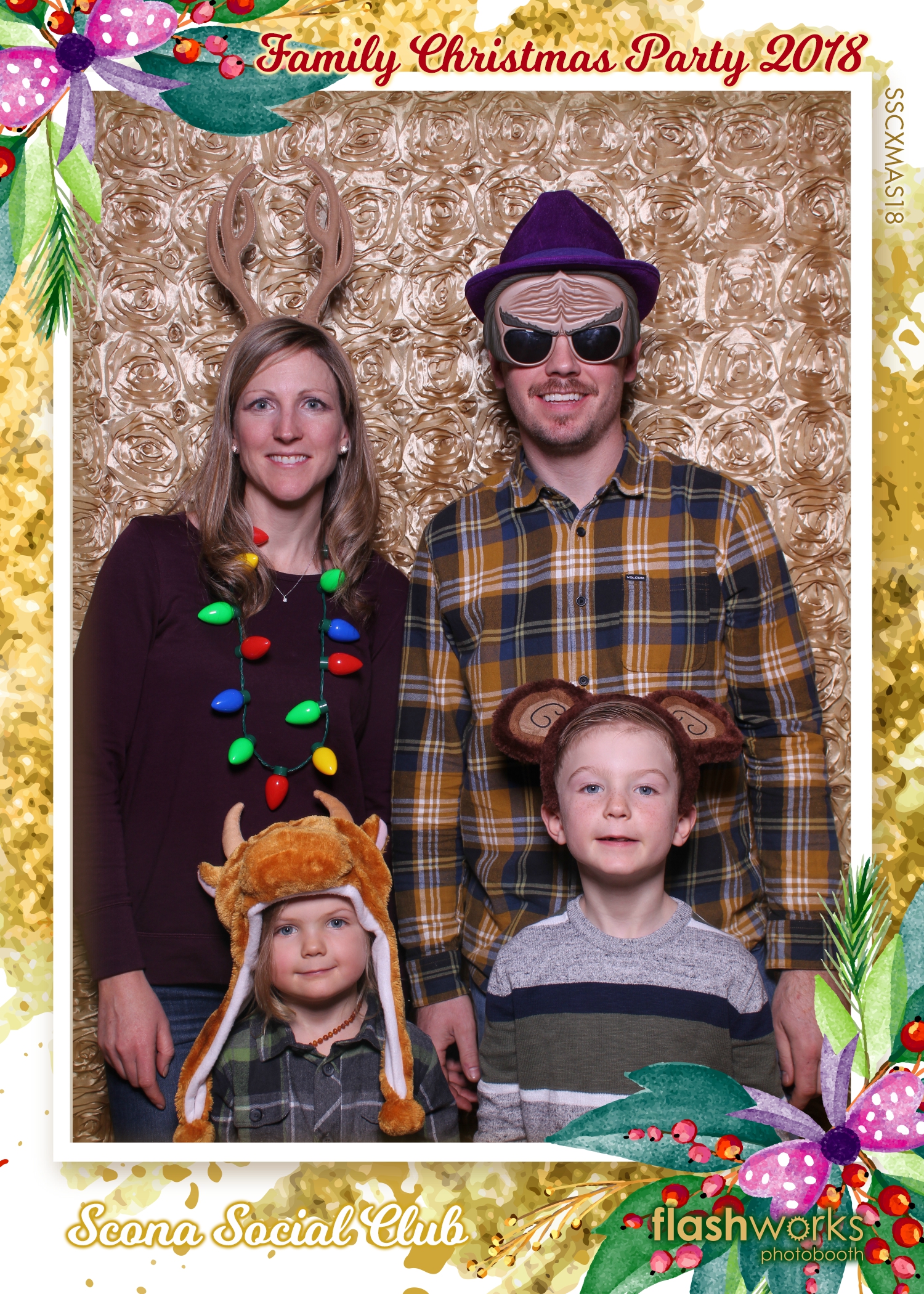 Scona Social Club Family Christmas Party | View more photos from the event at gallery.flashworksphotobooth.com/u/FlashworksPhotoboothInc/Scona-Social-Club-Family-Christmas-Party