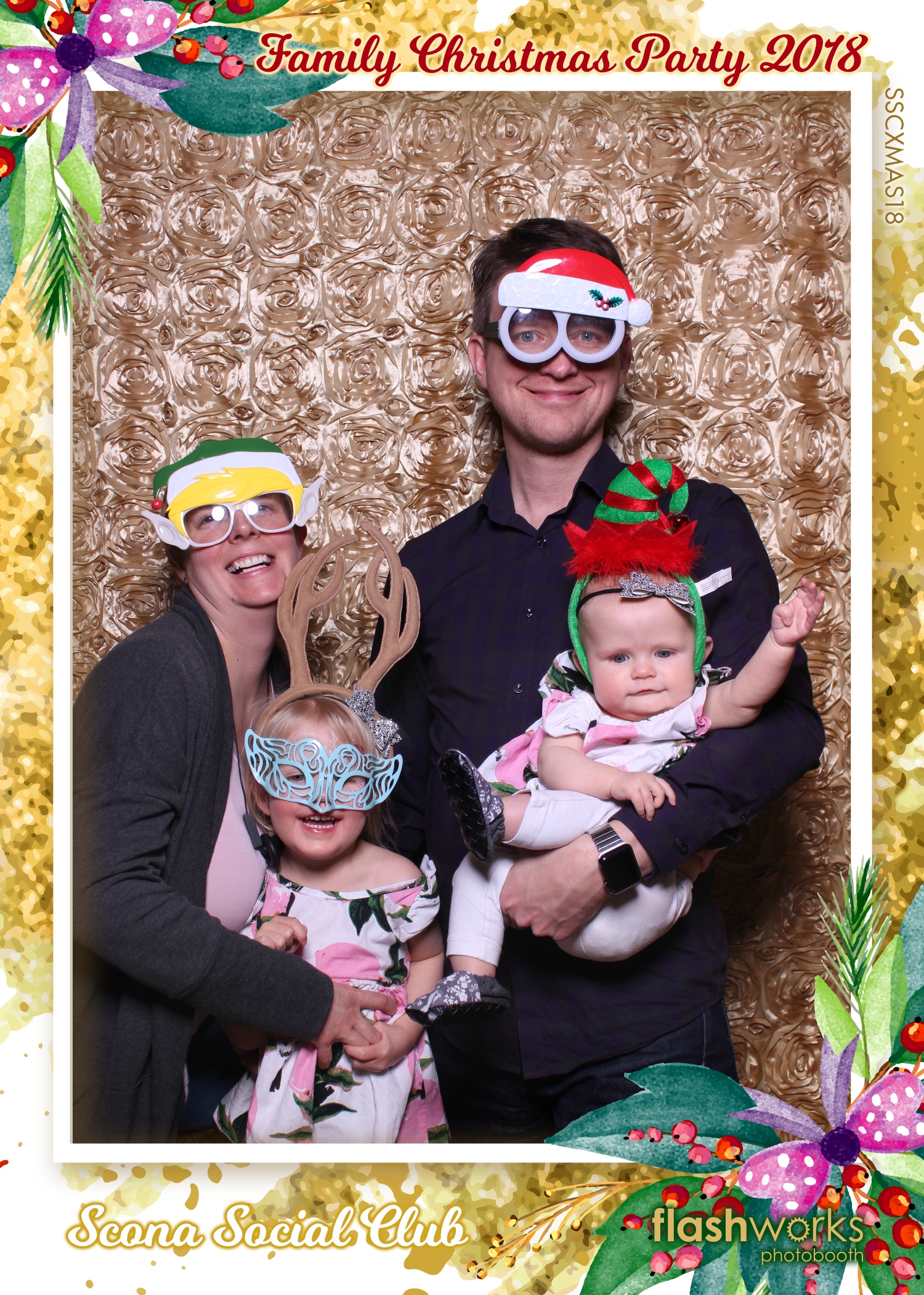 Scona Social Club Family Christmas Party | View more photos from the event at gallery.flashworksphotobooth.com/u/FlashworksPhotoboothInc/Scona-Social-Club-Family-Christmas-Party