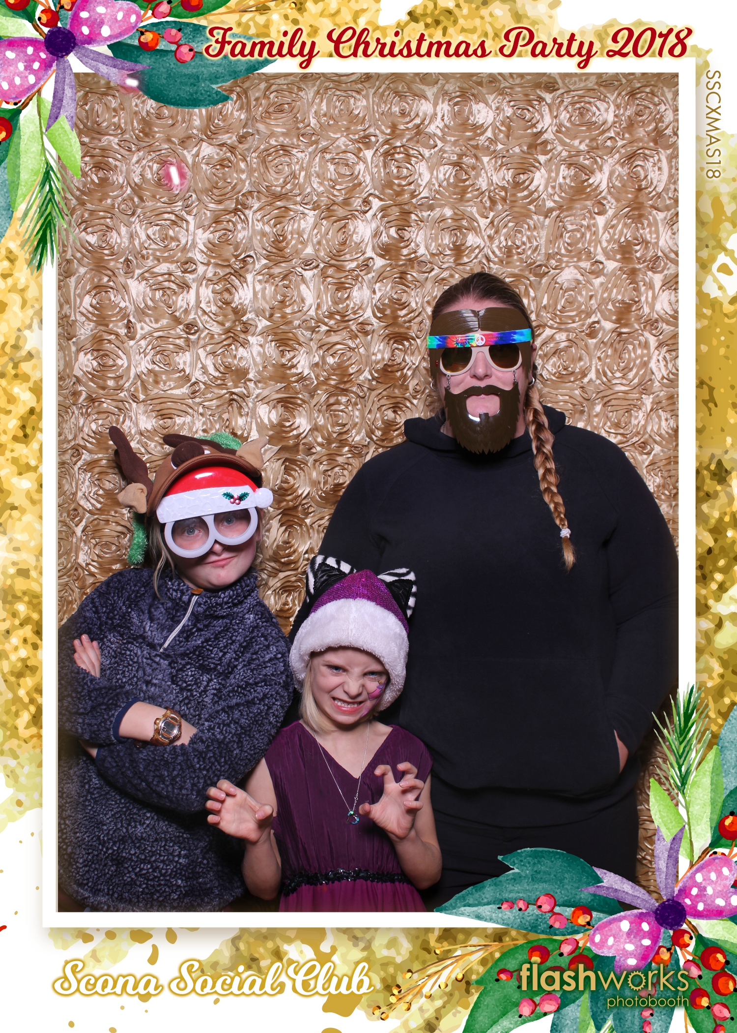 Scona Social Club Family Christmas Party | View more photos from the event at gallery.flashworksphotobooth.com/u/FlashworksPhotoboothInc/Scona-Social-Club-Family-Christmas-Party