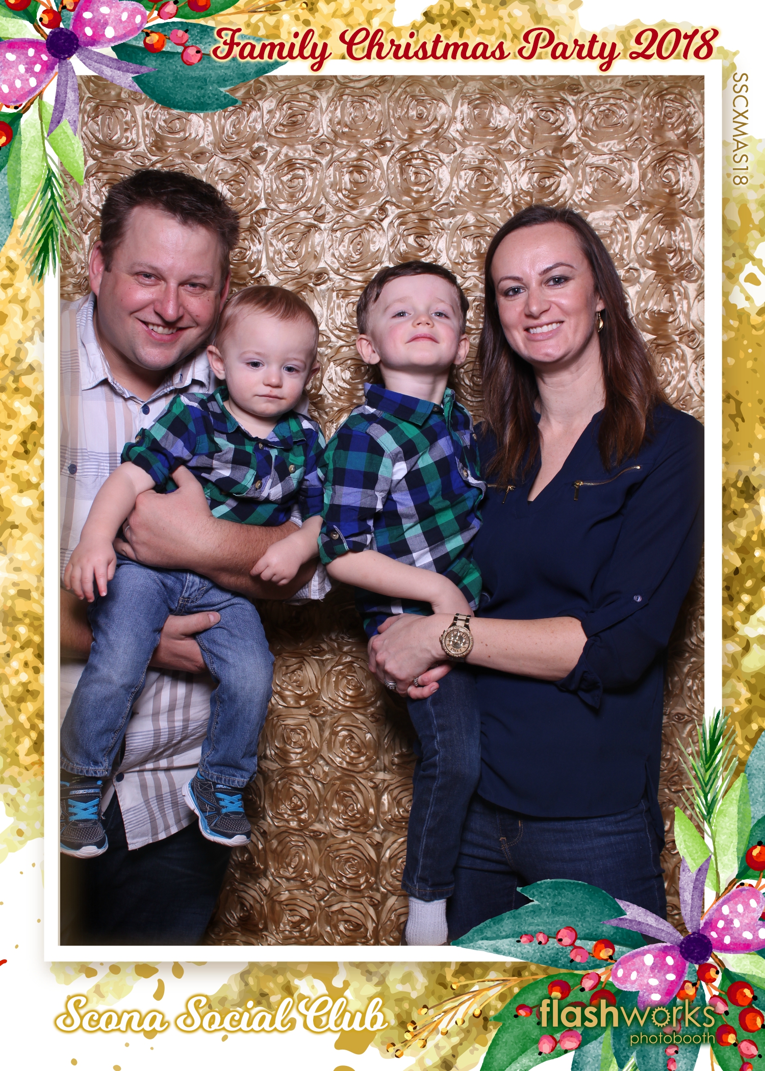 Scona Social Club Family Christmas Party | View more photos from the event at gallery.flashworksphotobooth.com/u/FlashworksPhotoboothInc/Scona-Social-Club-Family-Christmas-Party