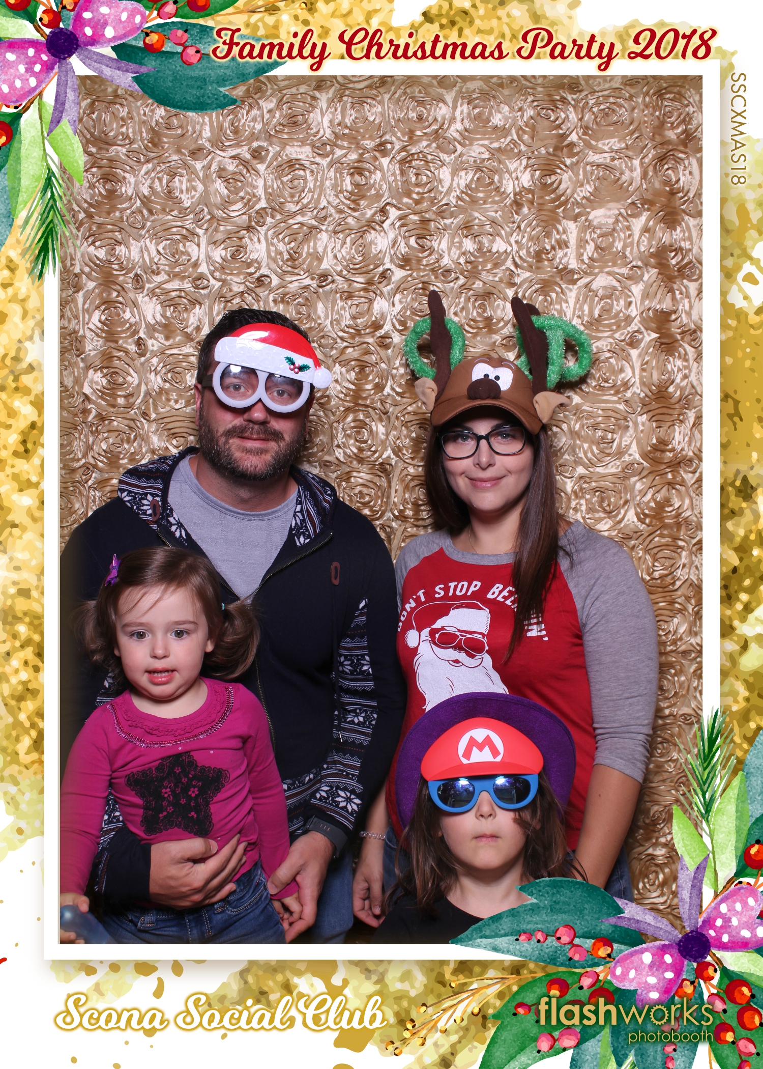 Scona Social Club Family Christmas Party | View more photos from the event at gallery.flashworksphotobooth.com/u/FlashworksPhotoboothInc/Scona-Social-Club-Family-Christmas-Party