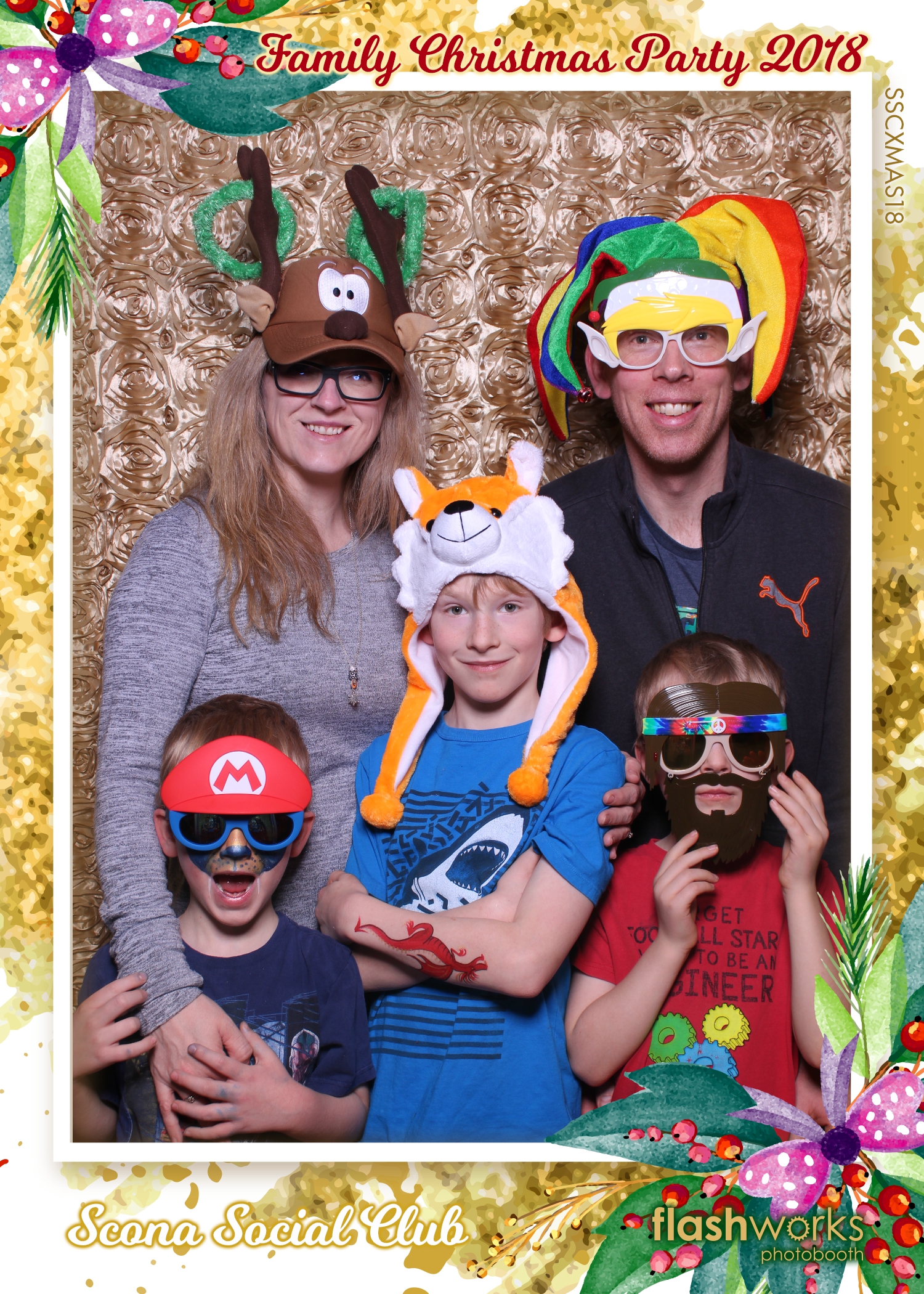Scona Social Club Family Christmas Party | View more photos from the event at gallery.flashworksphotobooth.com/u/FlashworksPhotoboothInc/Scona-Social-Club-Family-Christmas-Party