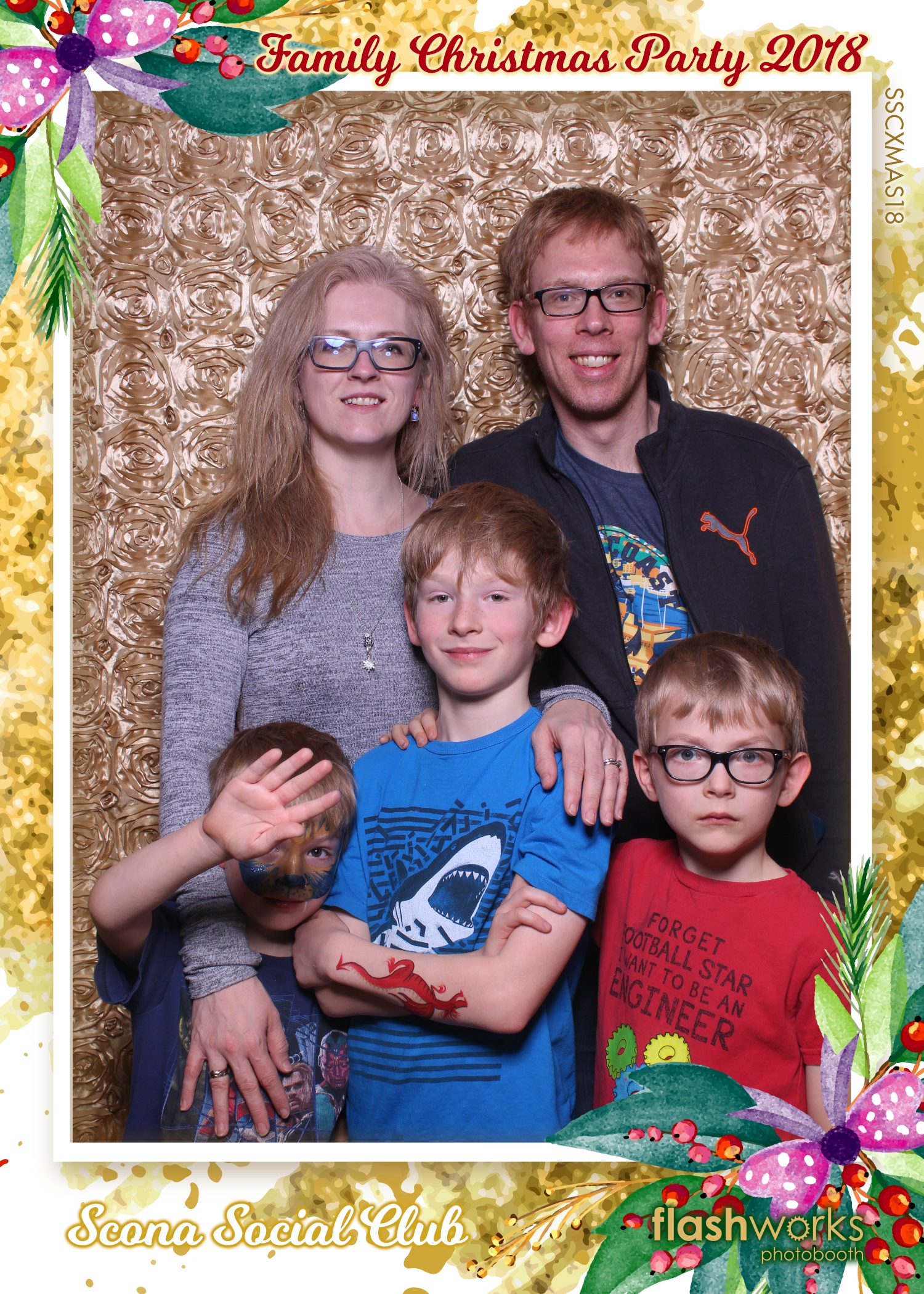 Scona Social Club Family Christmas Party | View more photos from the event at gallery.flashworksphotobooth.com/u/FlashworksPhotoboothInc/Scona-Social-Club-Family-Christmas-Party
