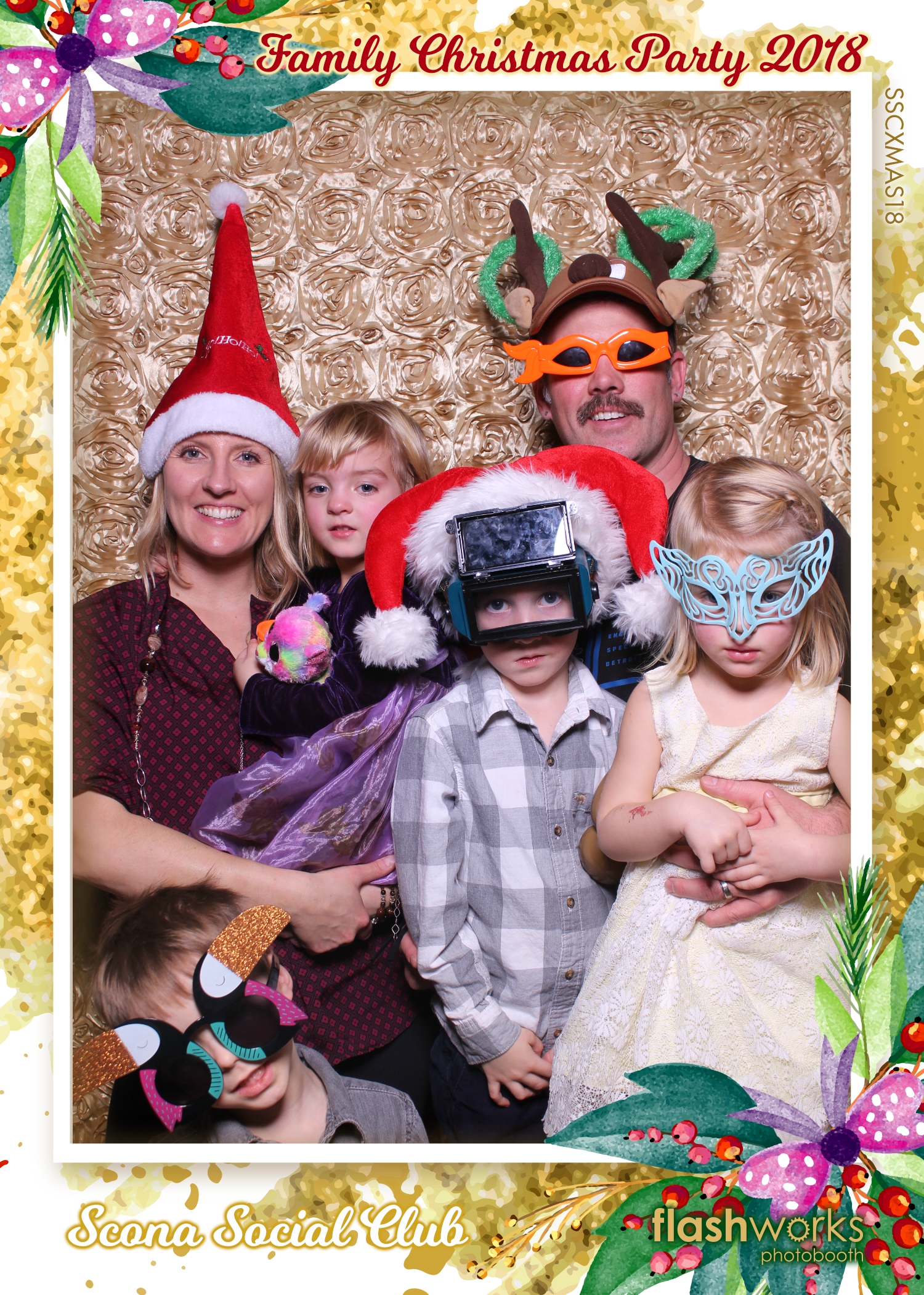 Scona Social Club Family Christmas Party | View more photos from the event at gallery.flashworksphotobooth.com/u/FlashworksPhotoboothInc/Scona-Social-Club-Family-Christmas-Party