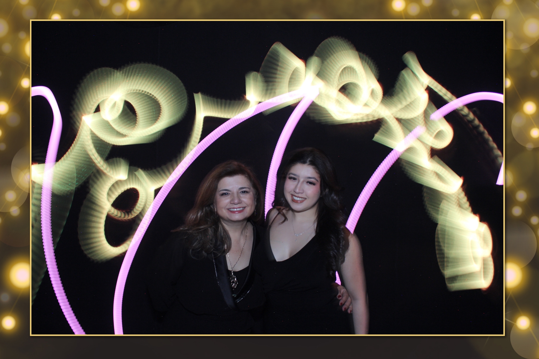 Cenovus Light Painting I | View more photos from the event at gallery.flashworksphotobooth.com/u/FlashworksPhotoboothInc/Cenovus-Light-Painting-I