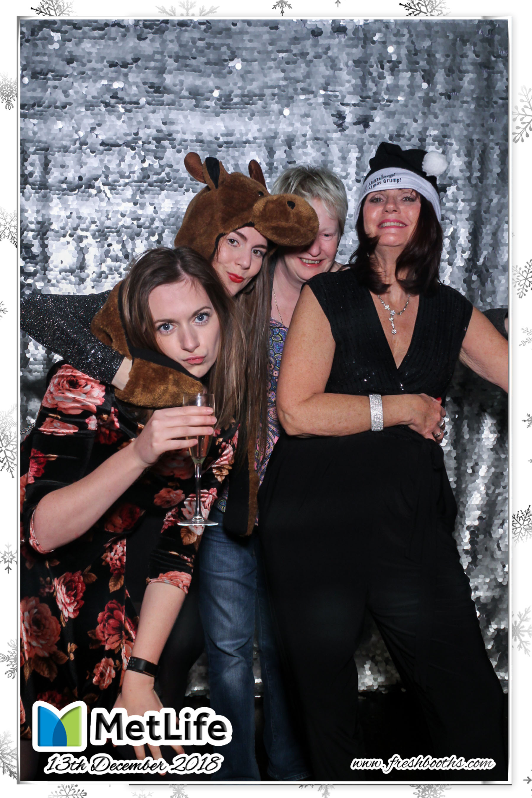 MetLife Christmas Party | View more photos from the event at gallery.freshbooths.com/u/FreshBooths/MetLife-Christmas-Party