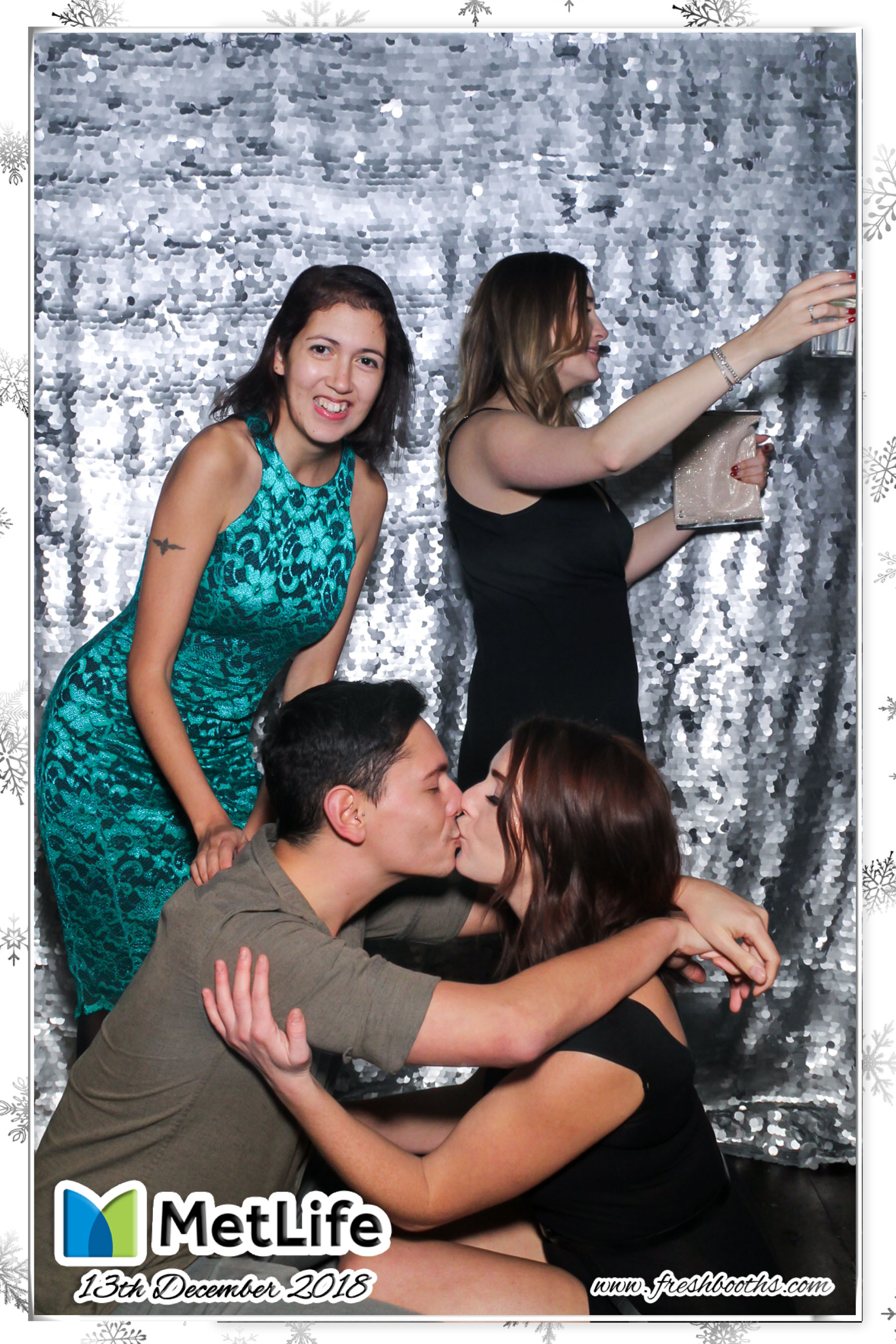 MetLife Christmas Party | View more photos from the event at gallery.freshbooths.com/u/FreshBooths/MetLife-Christmas-Party