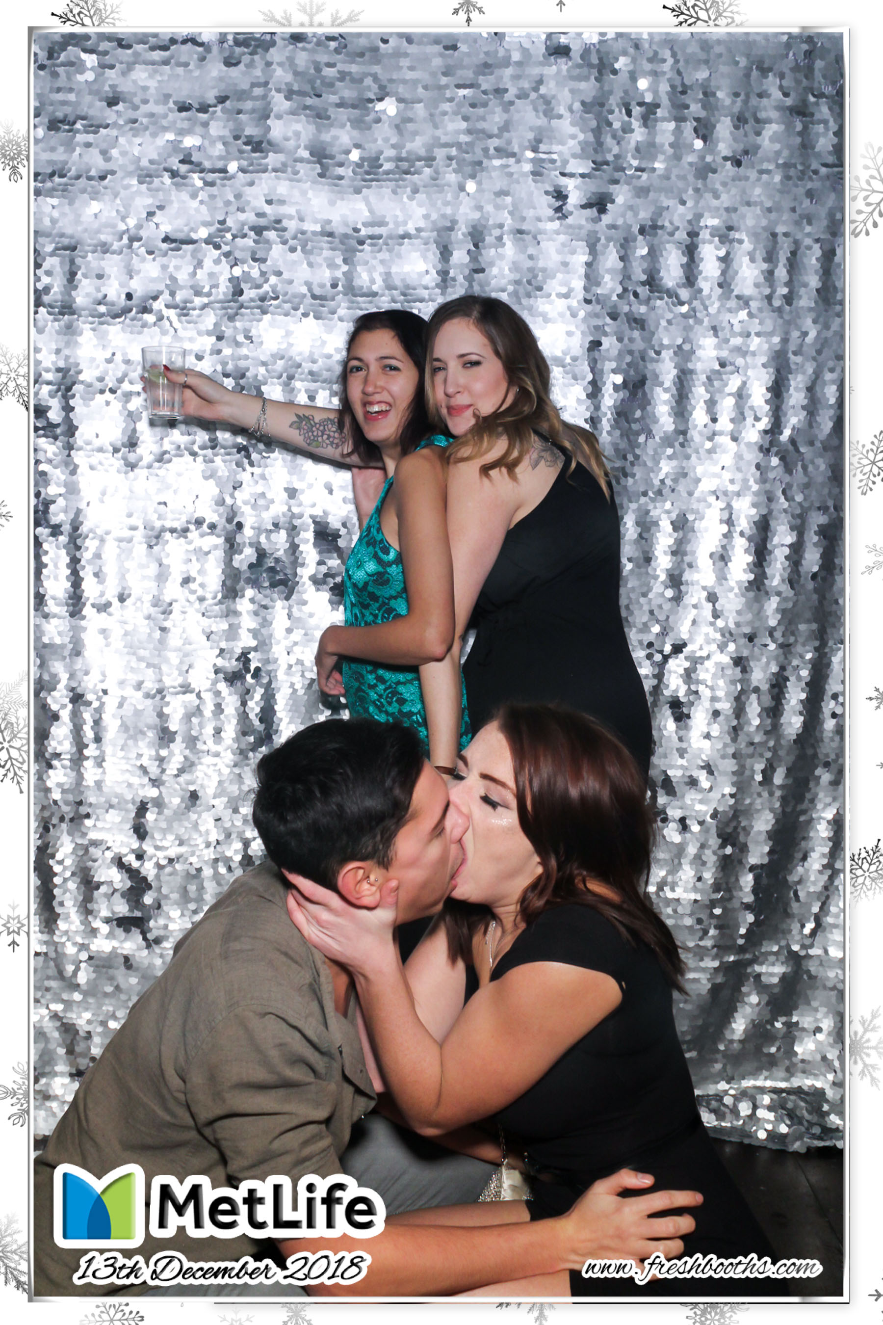 MetLife Christmas Party | View more photos from the event at gallery.freshbooths.com/u/FreshBooths/MetLife-Christmas-Party