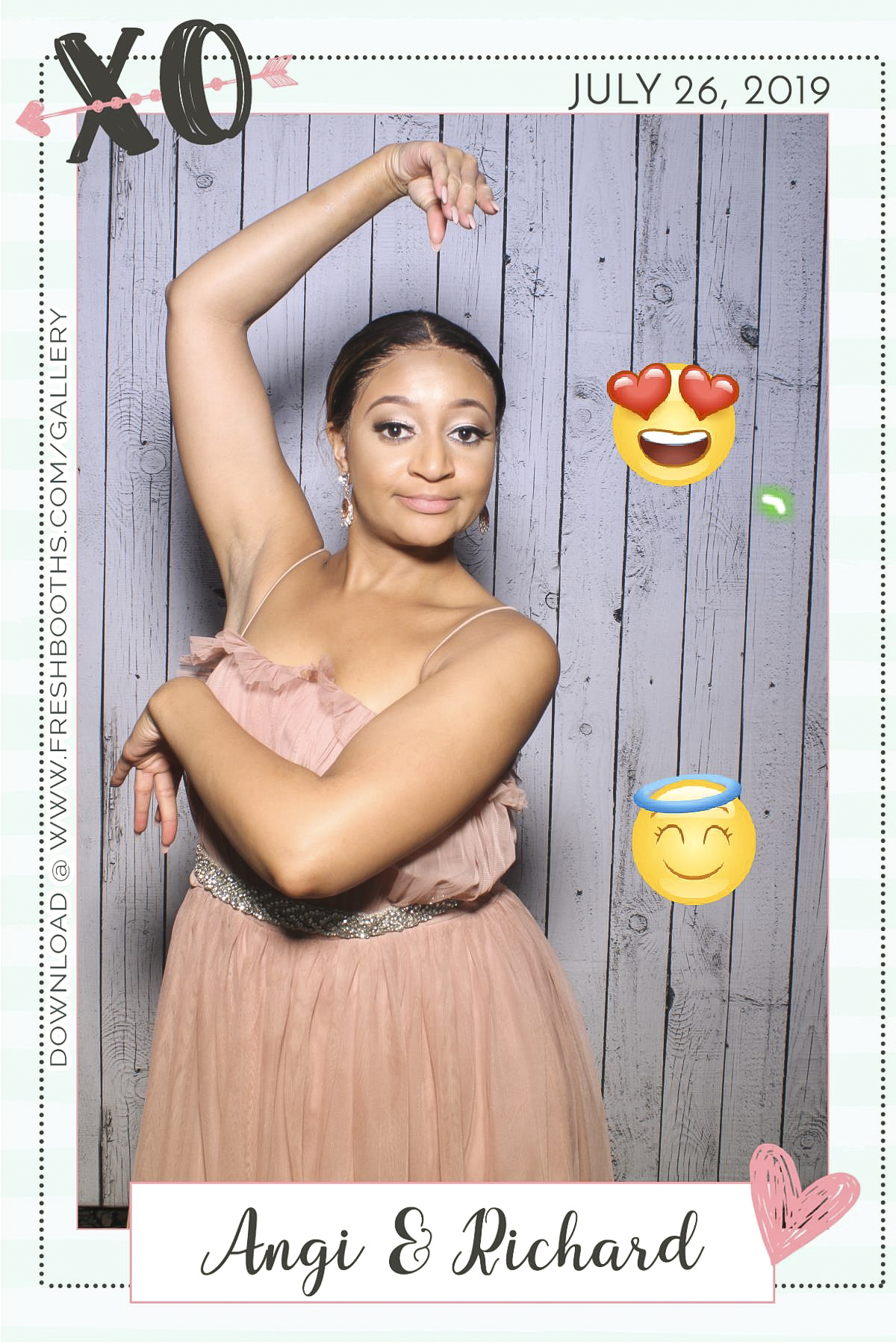 Richard & Angi’s Wedding - Selfie Mirror | View more photos from the event at gallery.freshbooths.com/u/FreshBooths/Richard-Angi’s-Wedding-Selfie-Mirror