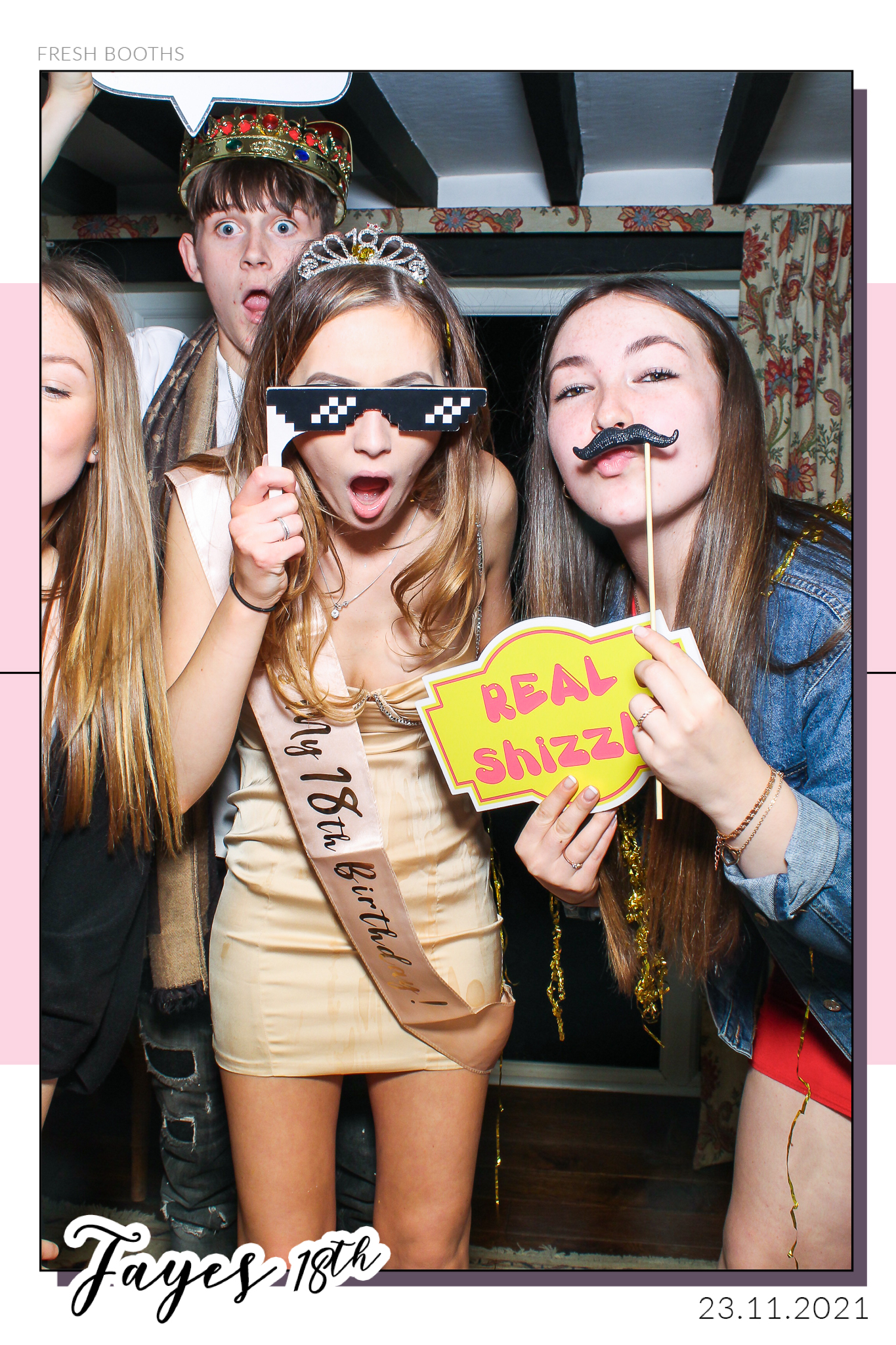 Fayes 18th - Selfie Mirror | View more photos from the event at gallery.freshbooths.com/u/FreshBooths/Fayes-18th-Selfie-Mirror