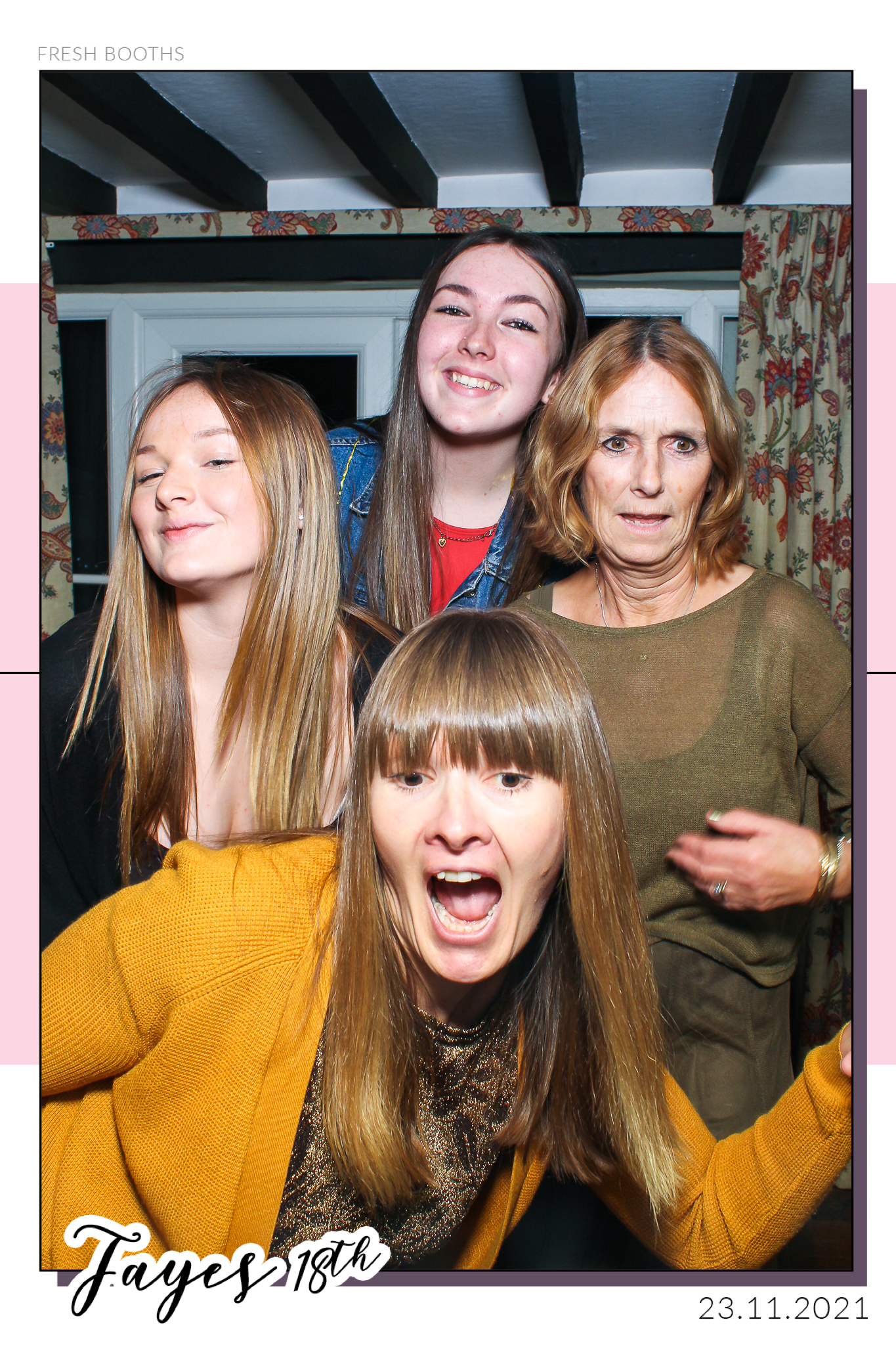 Fayes 18th - Selfie Mirror | View more photos from the event at gallery.freshbooths.com/u/FreshBooths/Fayes-18th-Selfie-Mirror