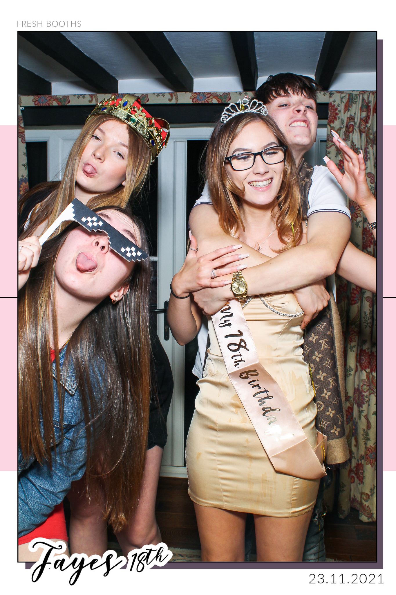 Fayes 18th - Selfie Mirror | View more photos from the event at gallery.freshbooths.com/u/FreshBooths/Fayes-18th-Selfie-Mirror