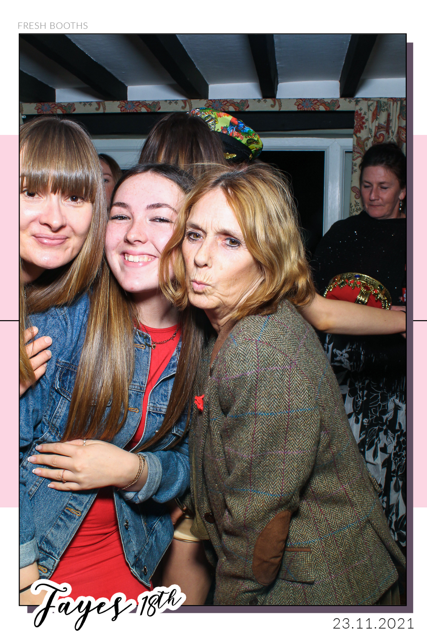 Fayes 18th - Selfie Mirror | View more photos from the event at gallery.freshbooths.com/u/FreshBooths/Fayes-18th-Selfie-Mirror