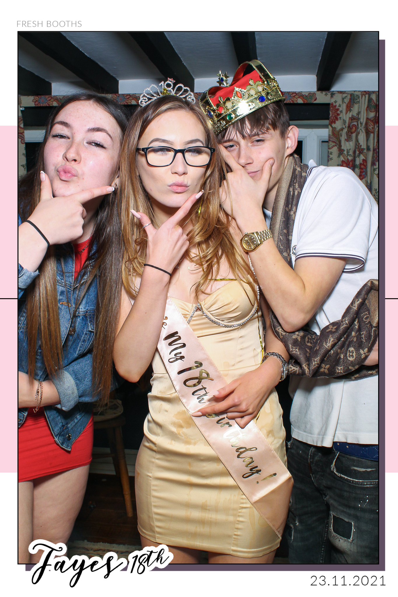 Fayes 18th - Selfie Mirror | View more photos from the event at gallery.freshbooths.com/u/FreshBooths/Fayes-18th-Selfie-Mirror