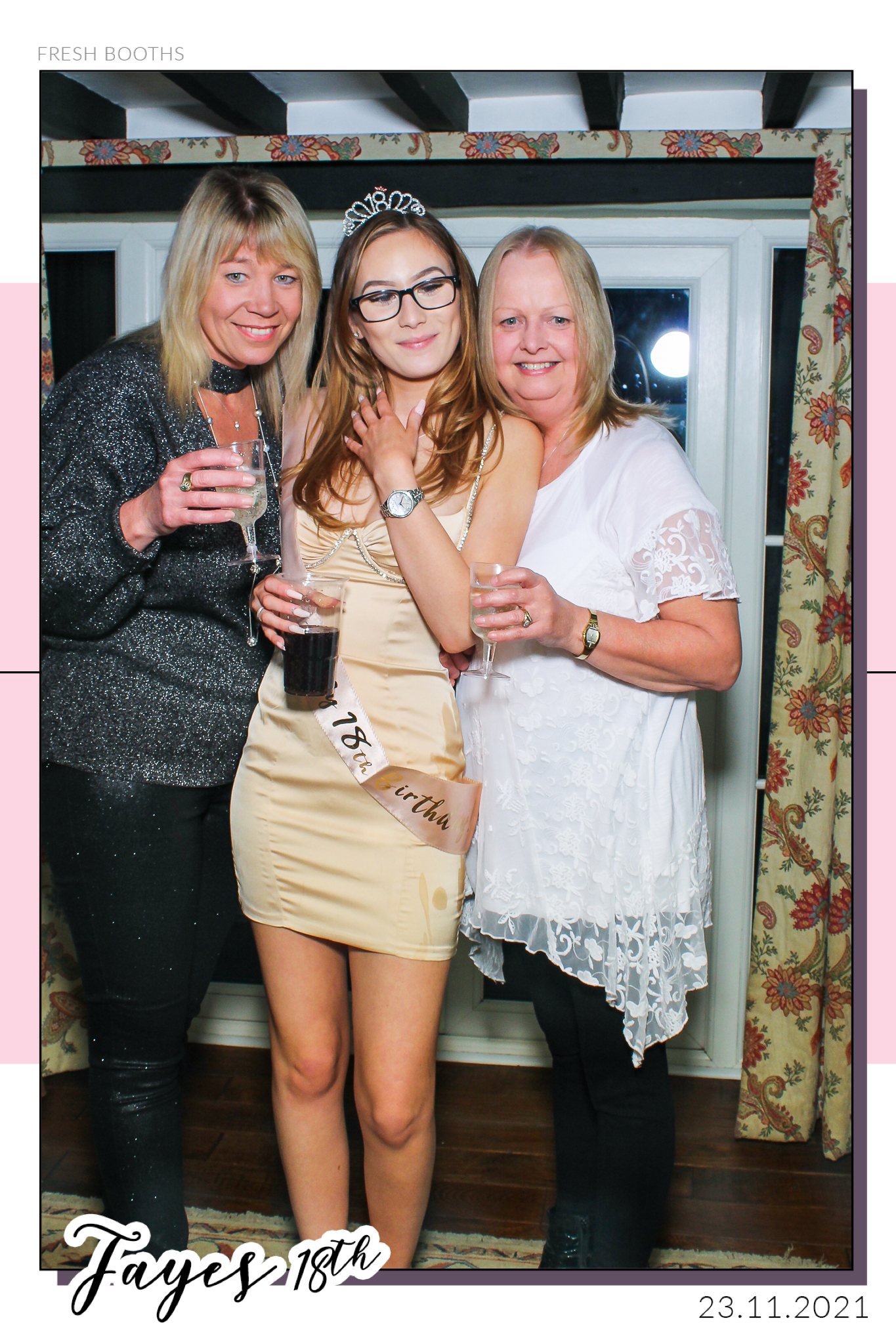 Fayes 18th - Selfie Mirror | View more photos from the event at gallery.freshbooths.com/u/FreshBooths/Fayes-18th-Selfie-Mirror