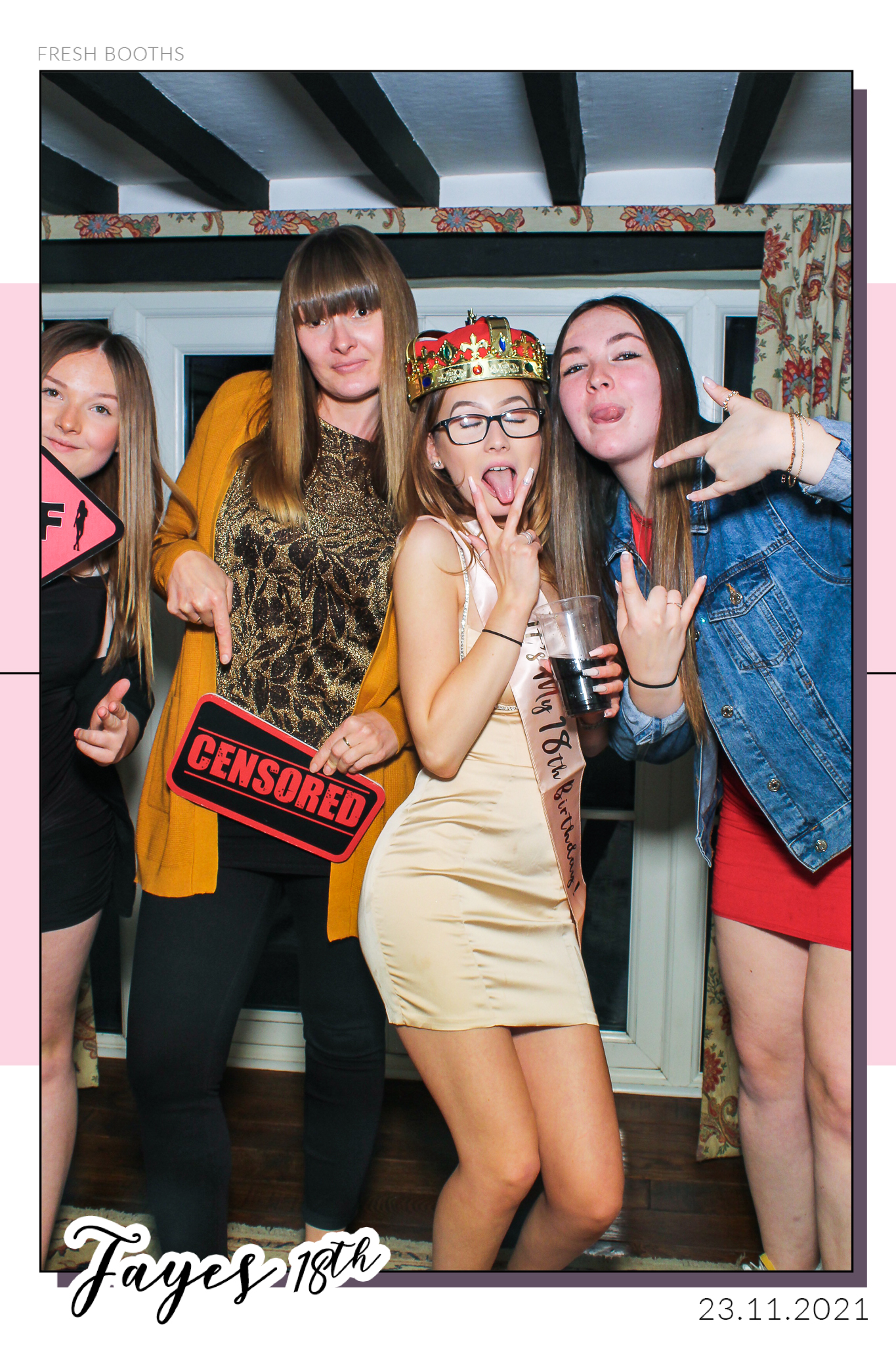 Fayes 18th - Selfie Mirror | View more photos from the event at gallery.freshbooths.com/u/FreshBooths/Fayes-18th-Selfie-Mirror